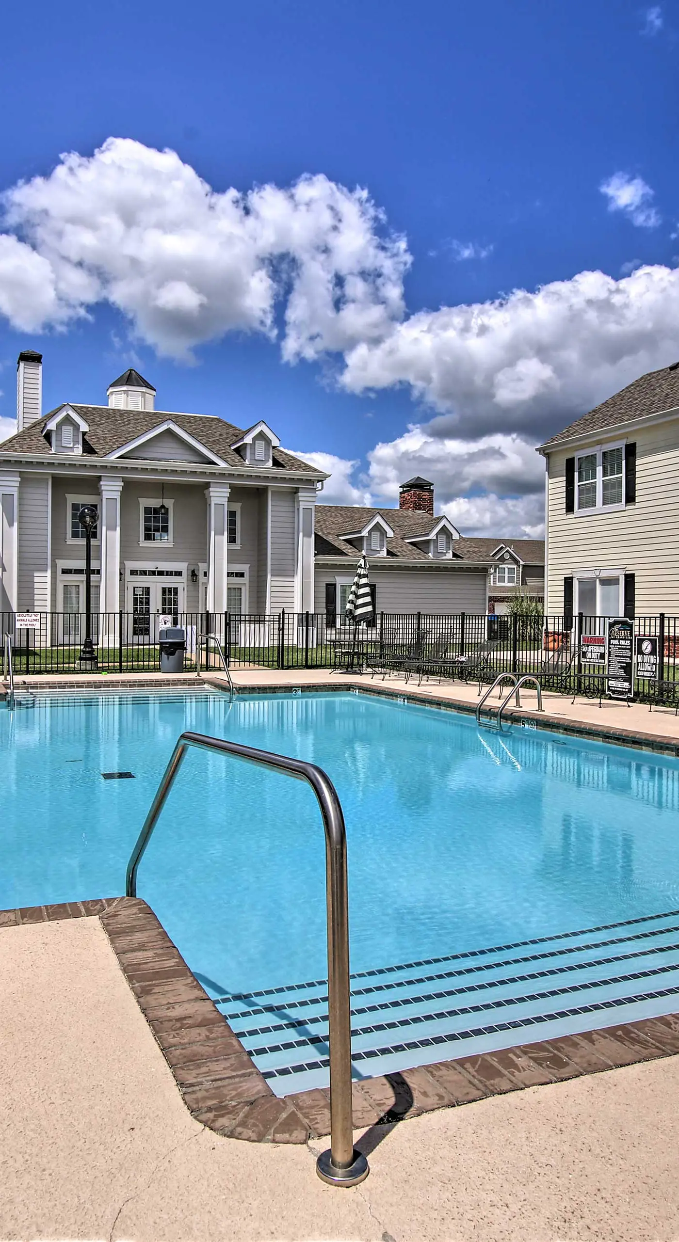 Walk to Lake: Townhome w/ Hot Tub in Afton!