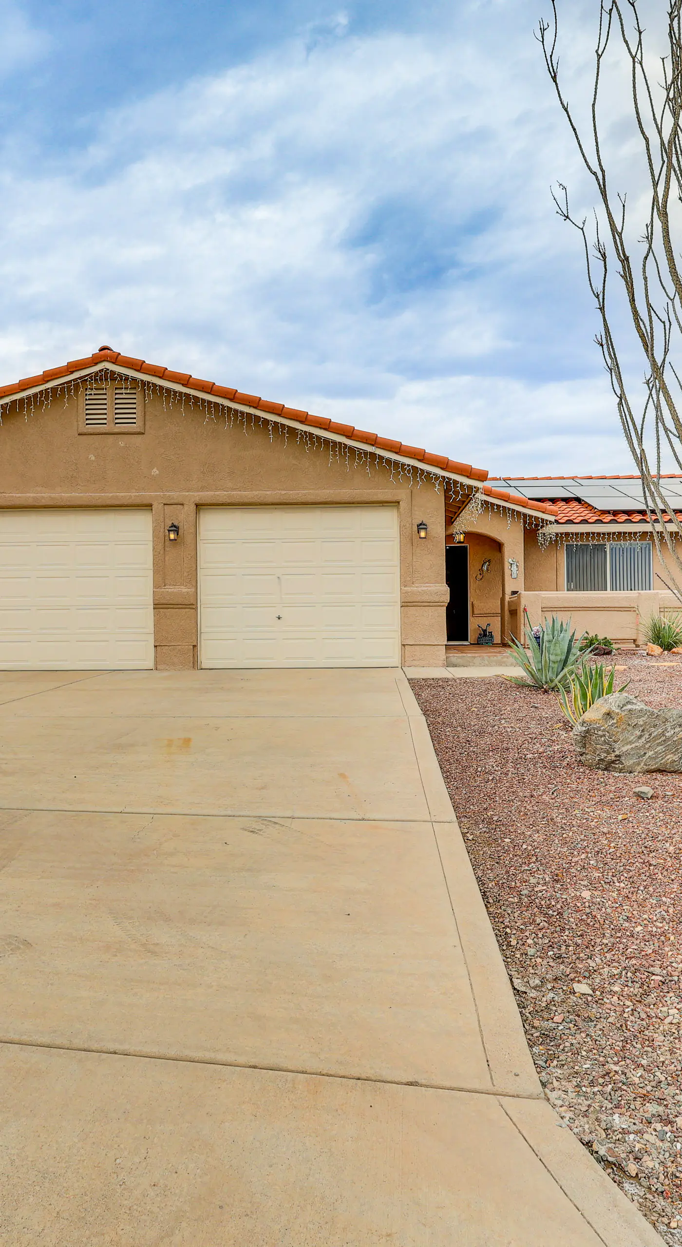 Grill & Dine Outside: Lake Havasu Home w/ Pool!