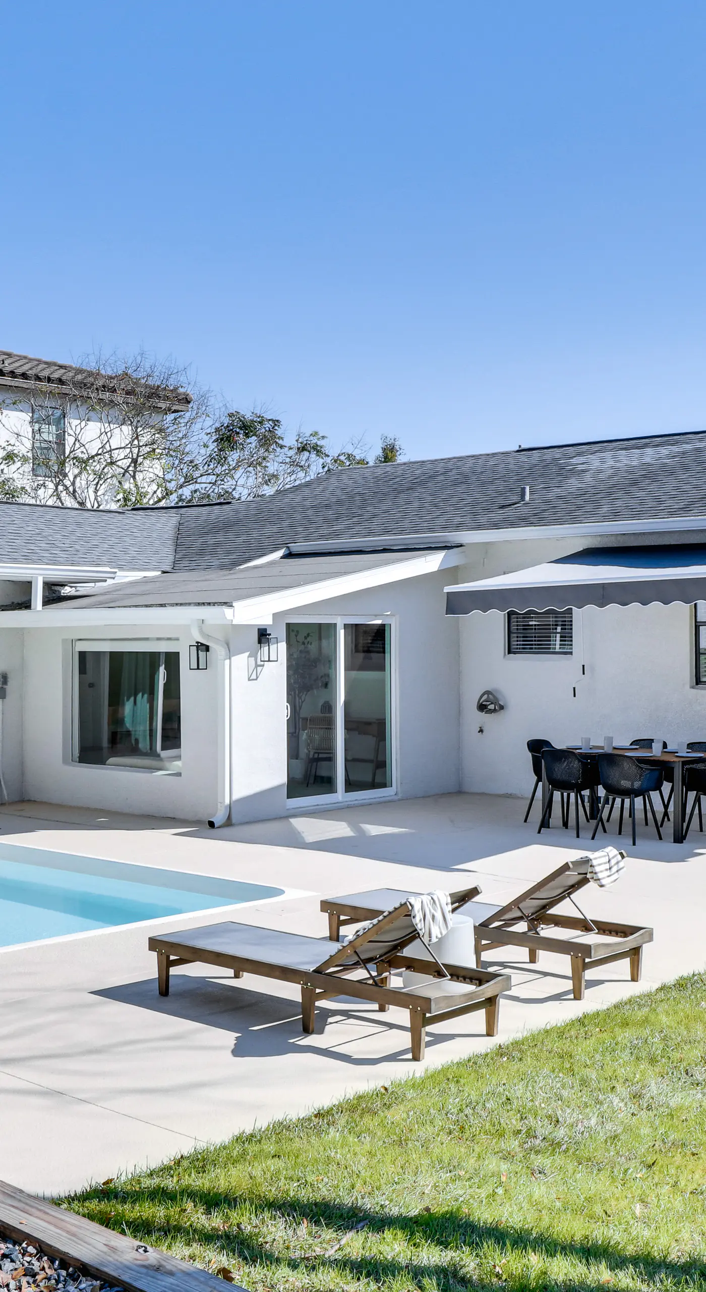 Lakeland Retreat: Private Heated Pool & Yard Games