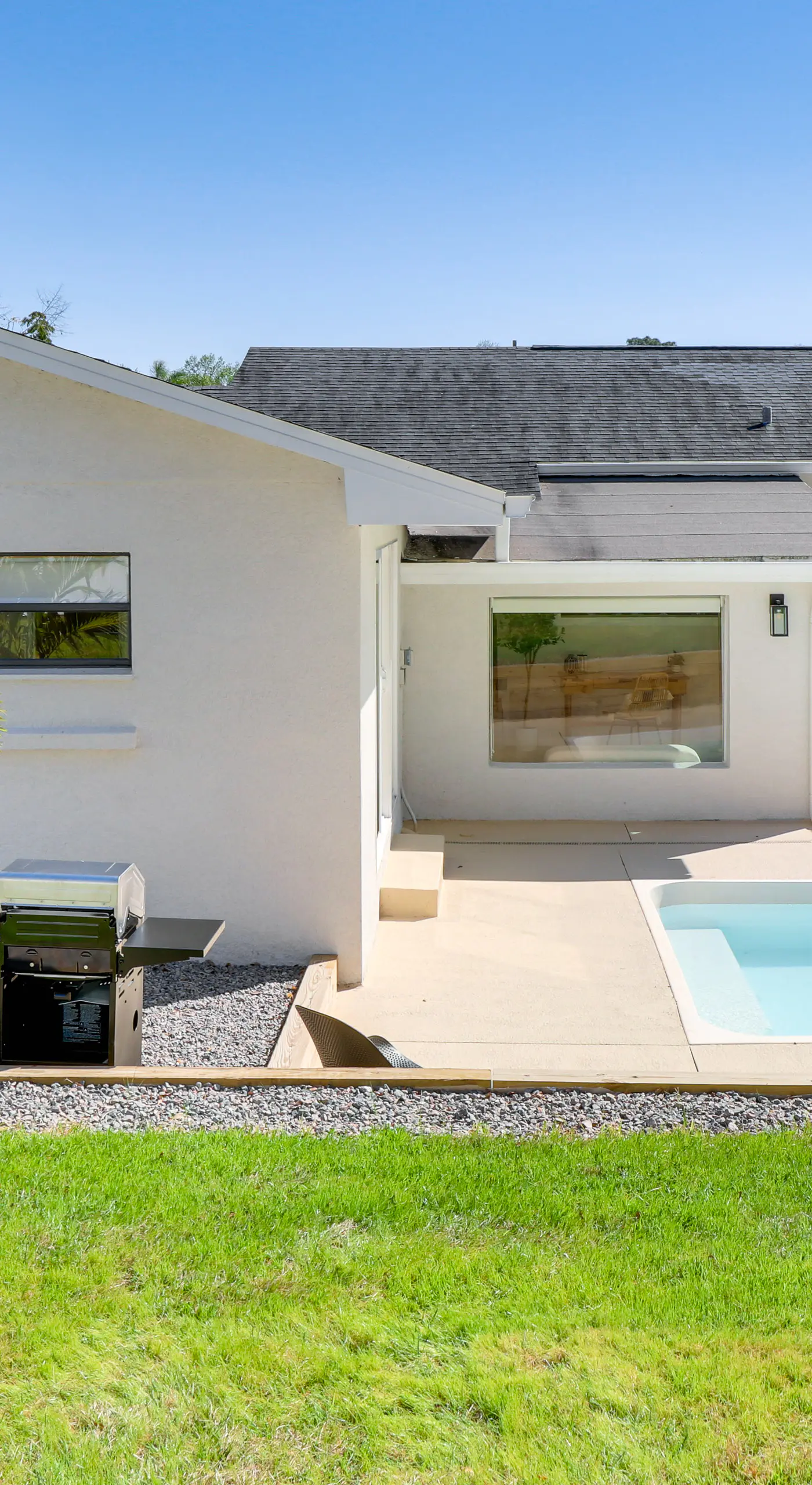 Lakeland Retreat: Private Heated Pool & Yard Games