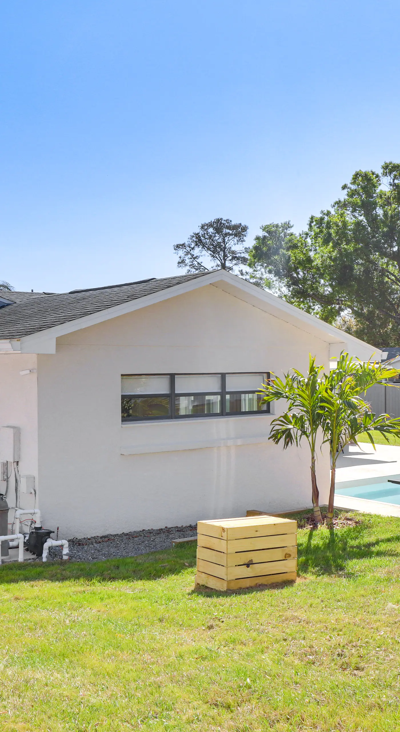 Lakeland Retreat: Private Heated Pool & Yard Games