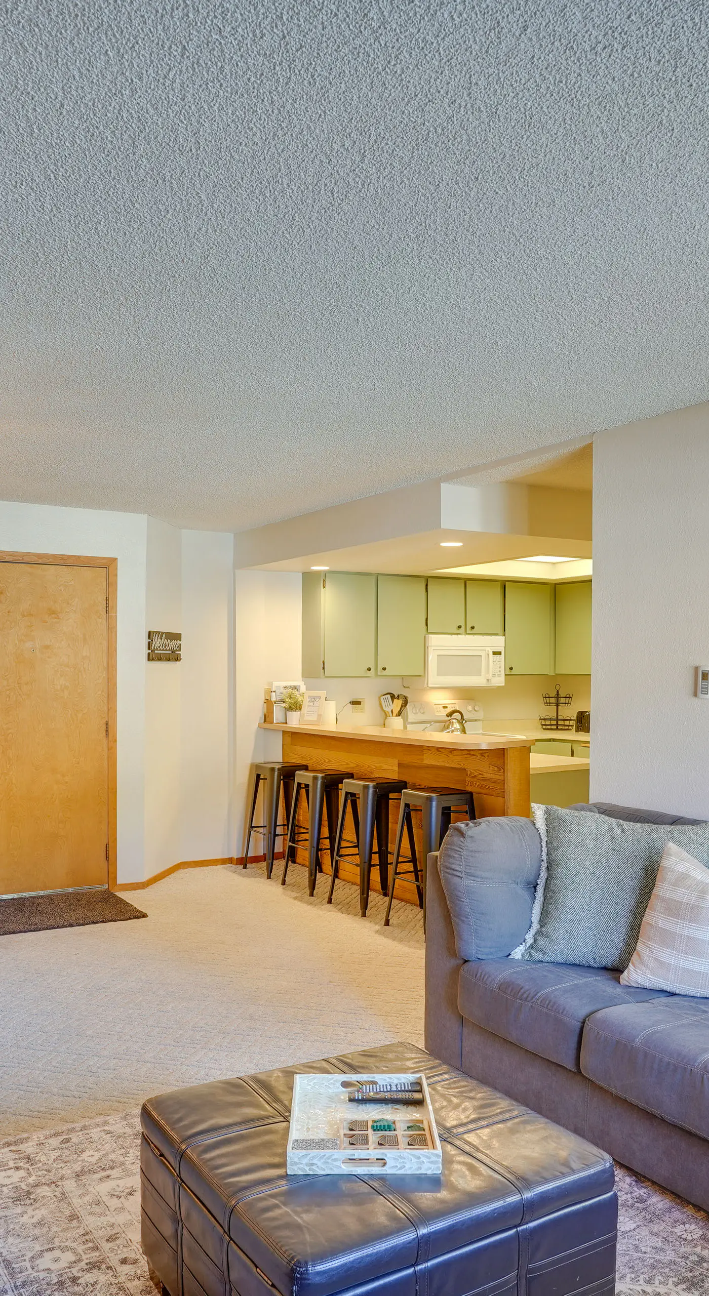 Mountainside Paradise: Ski-In/Ski-Out Resort Condo