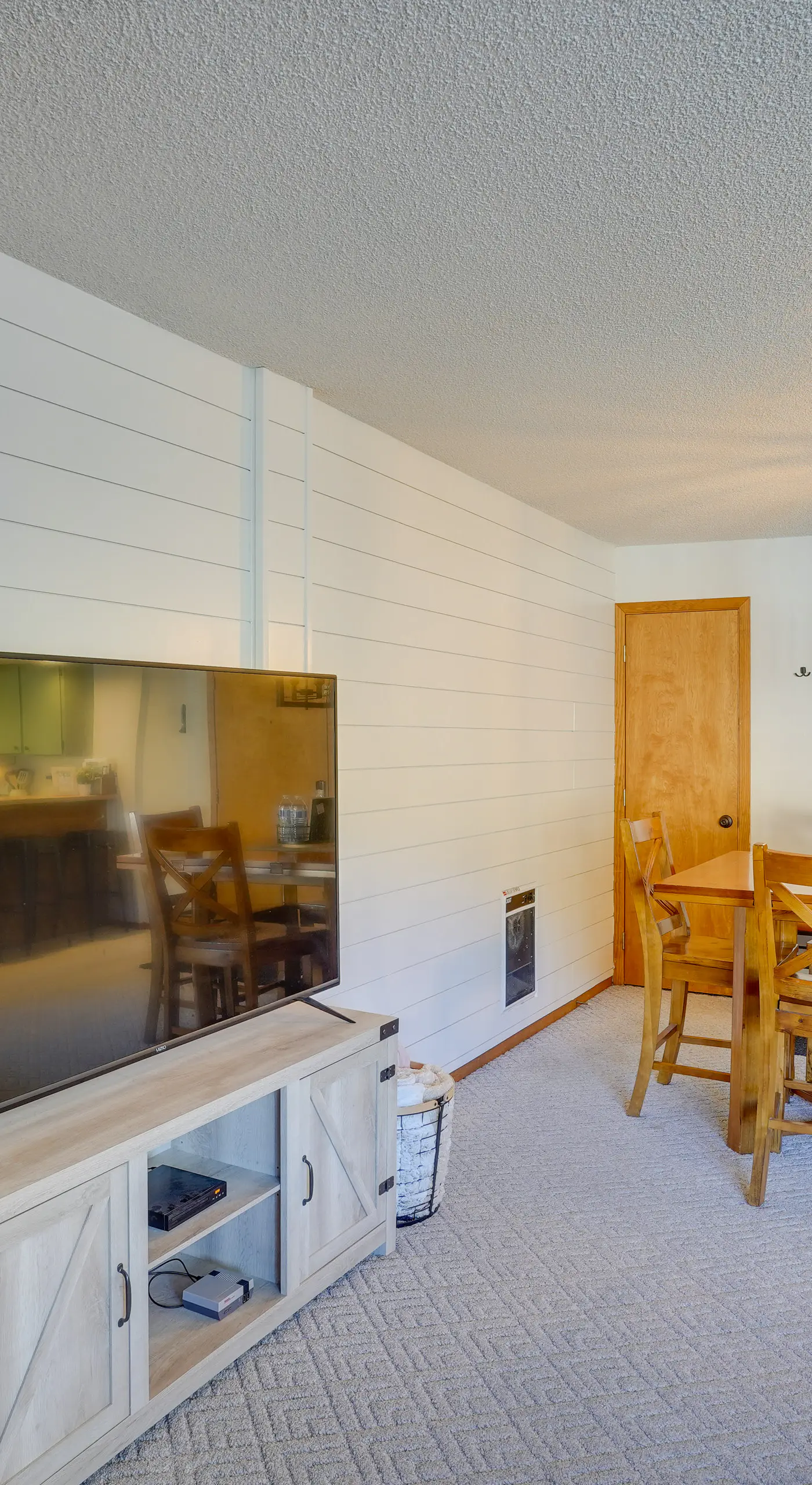 Mountainside Paradise: Ski-In/Ski-Out Resort Condo