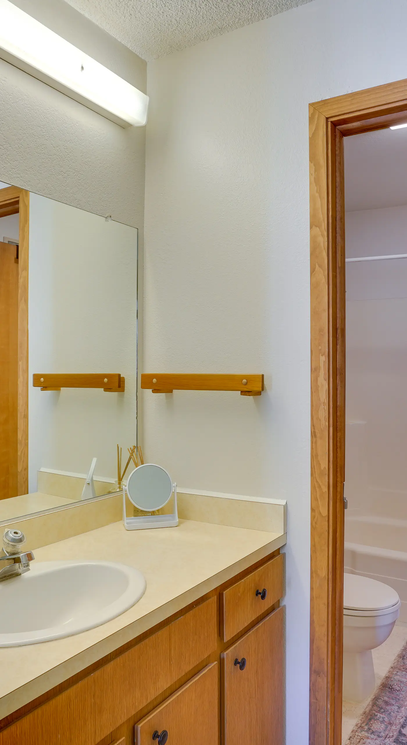 Mountainside Paradise: Ski-In/Ski-Out Resort Condo