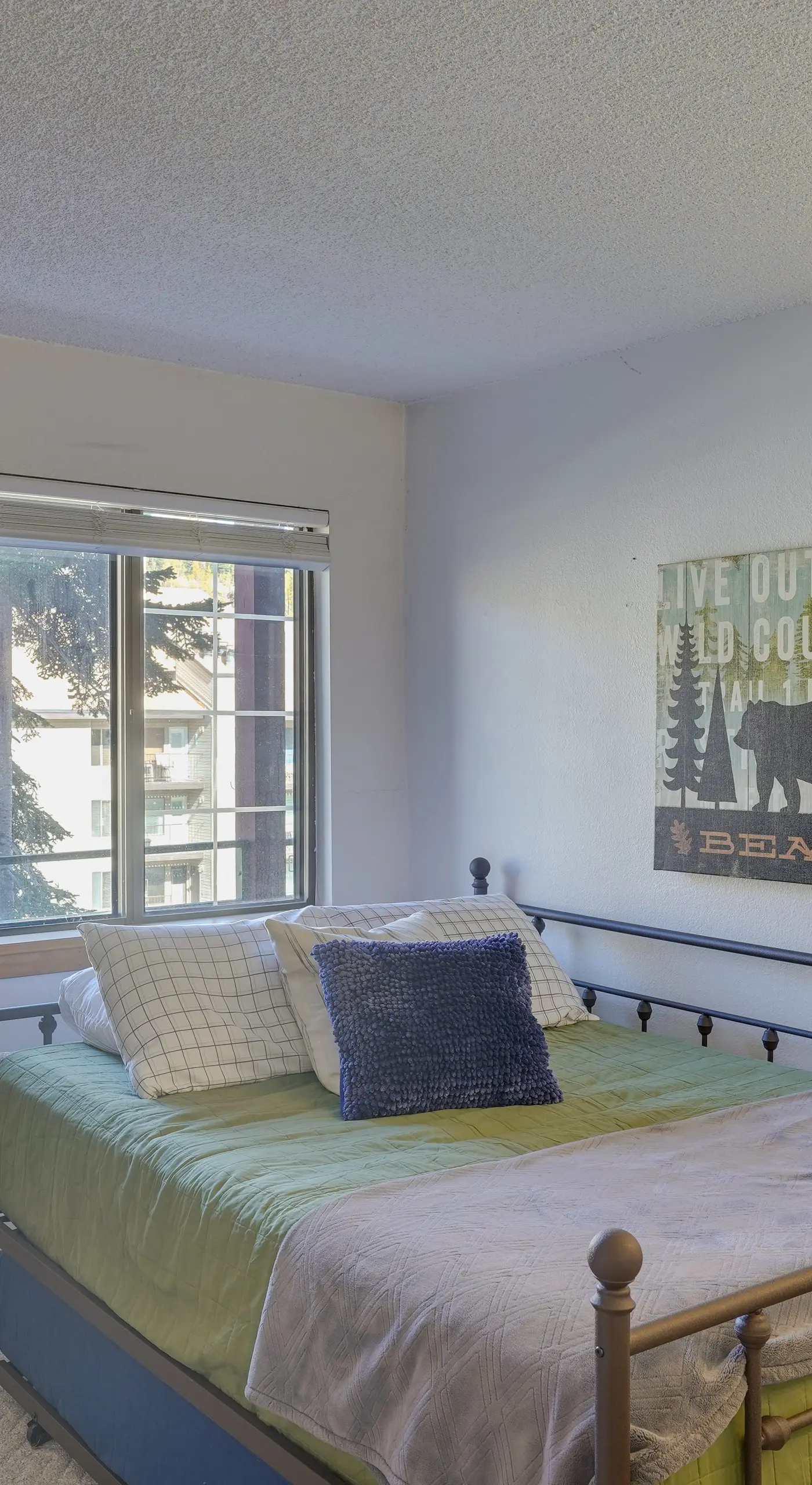 Mountainside Paradise: Ski-In/Ski-Out Resort Condo