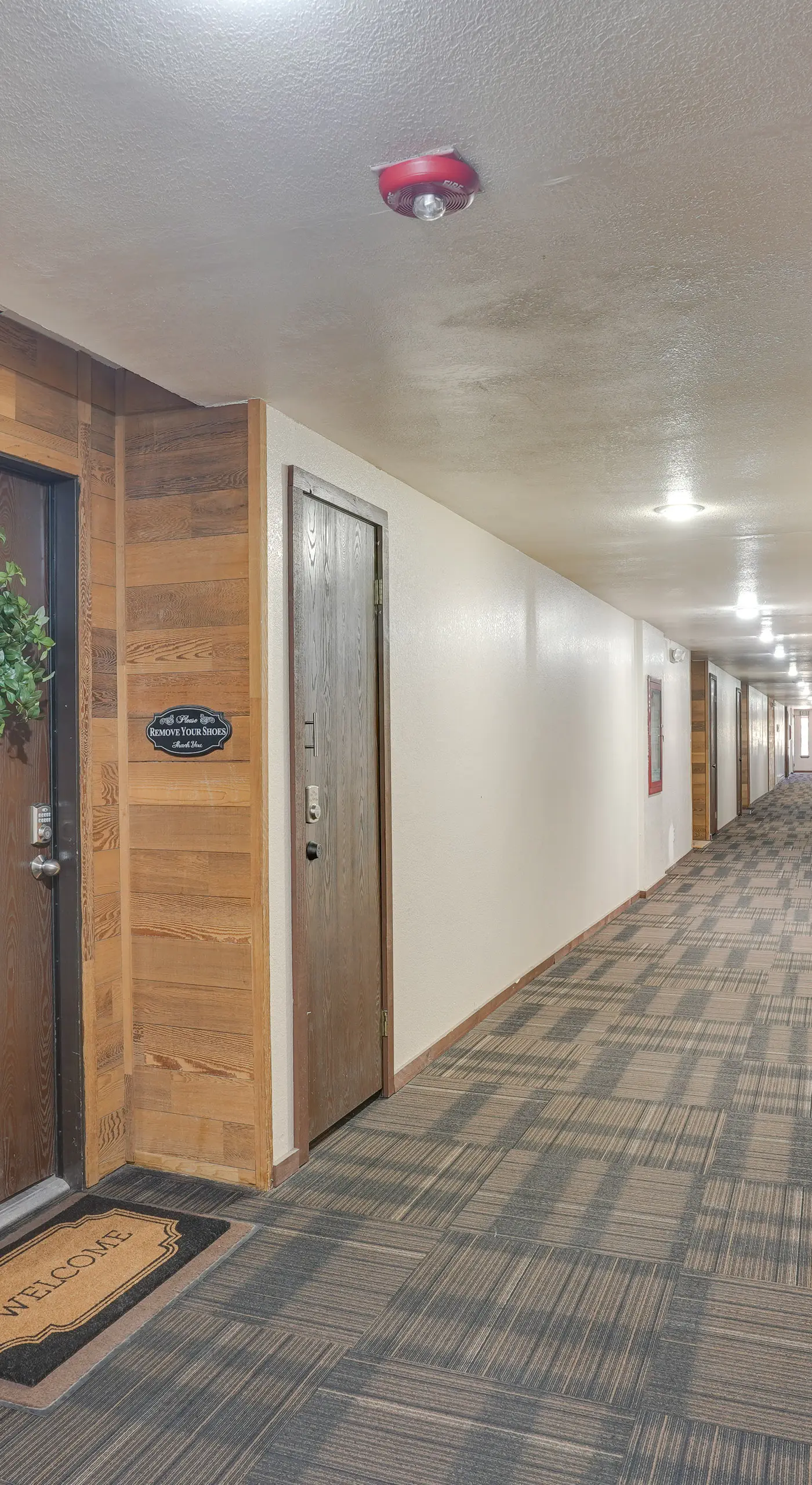 Mountainside Paradise: Ski-In/Ski-Out Resort Condo