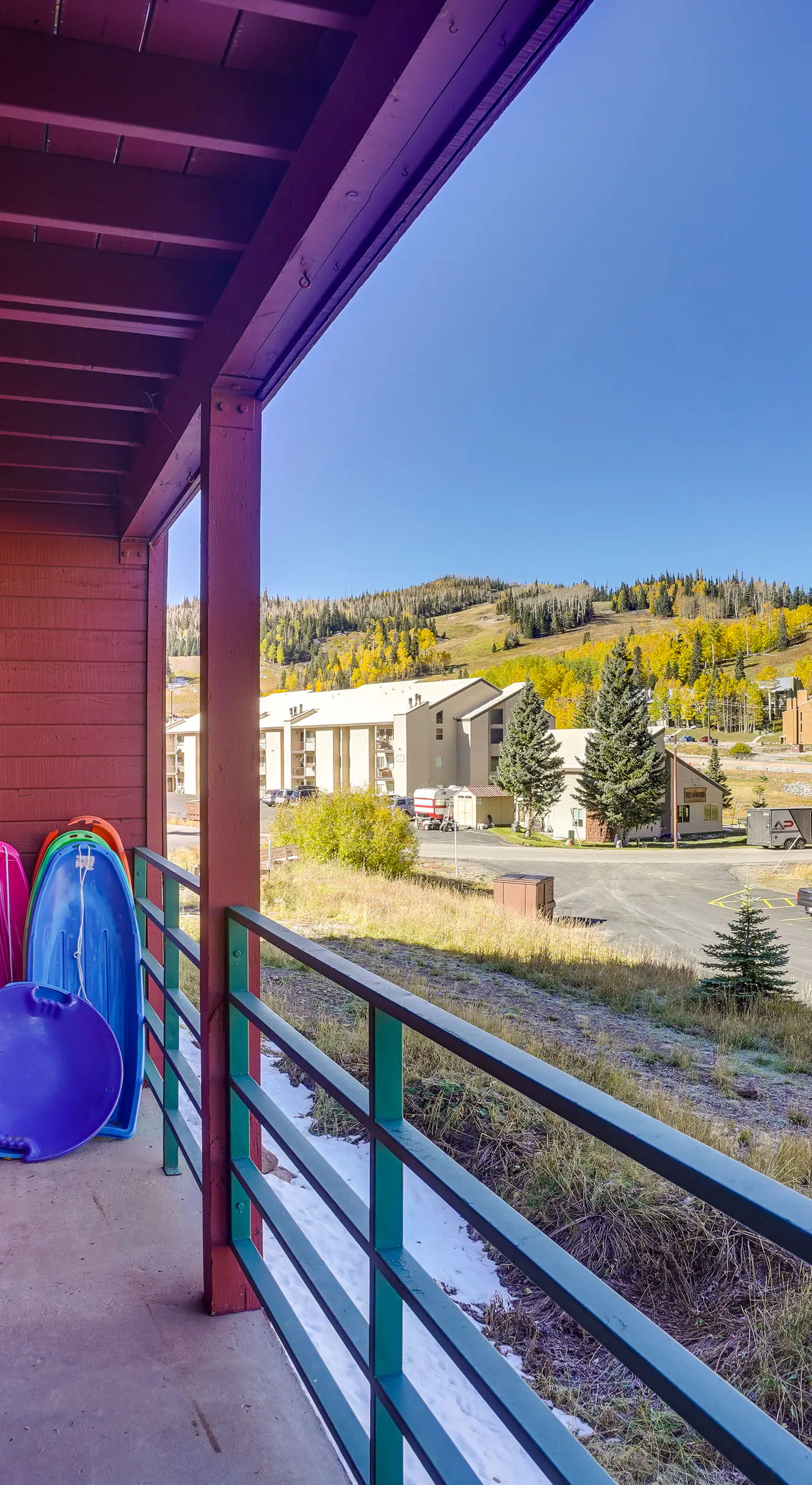 Mountainside Paradise: Ski-In/Ski-Out Resort Condo
