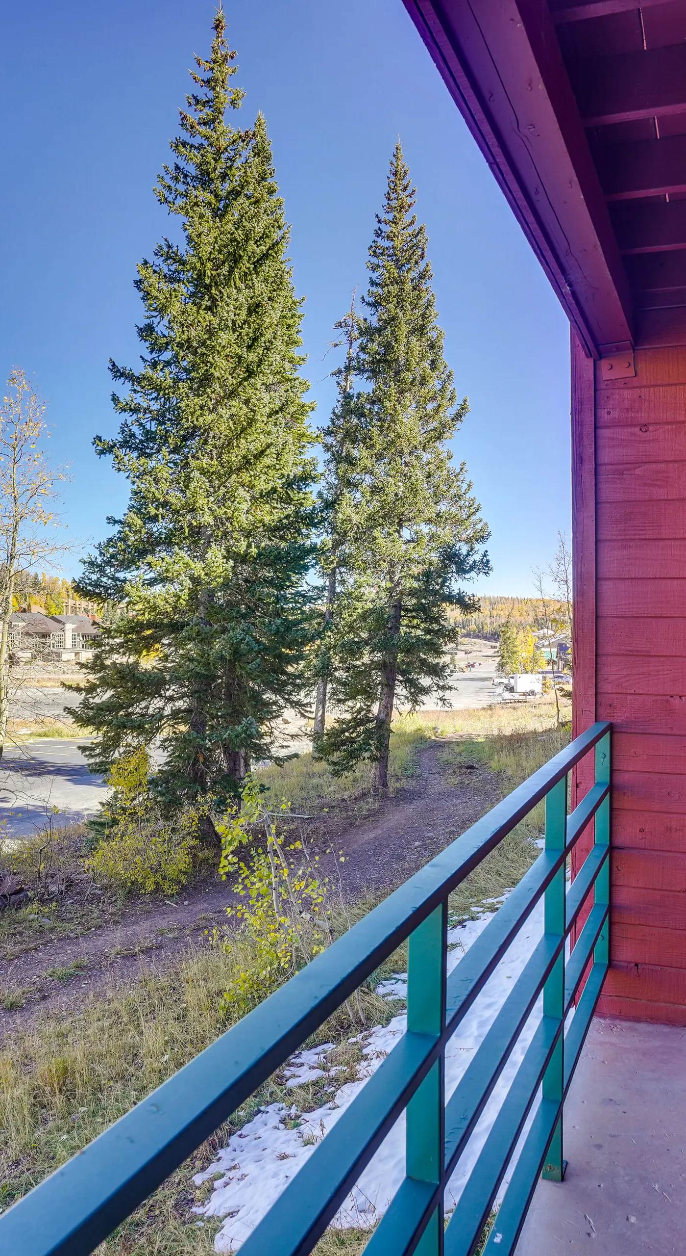 Mountainside Paradise: Ski-In/Ski-Out Resort Condo