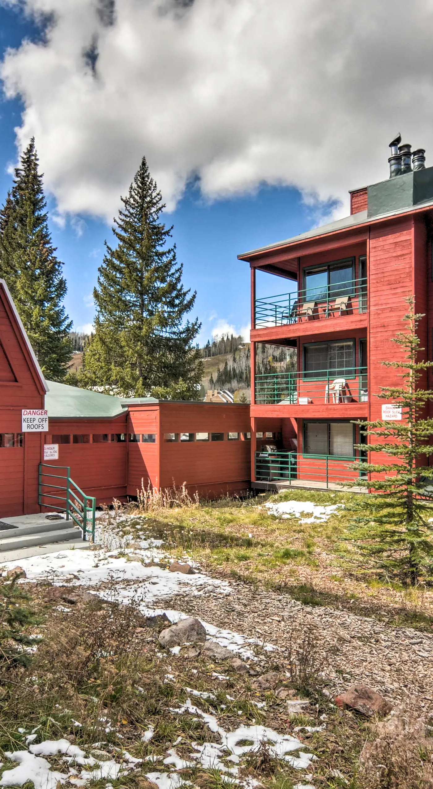 Mountainside Paradise: Ski-In/Ski-Out Resort Condo