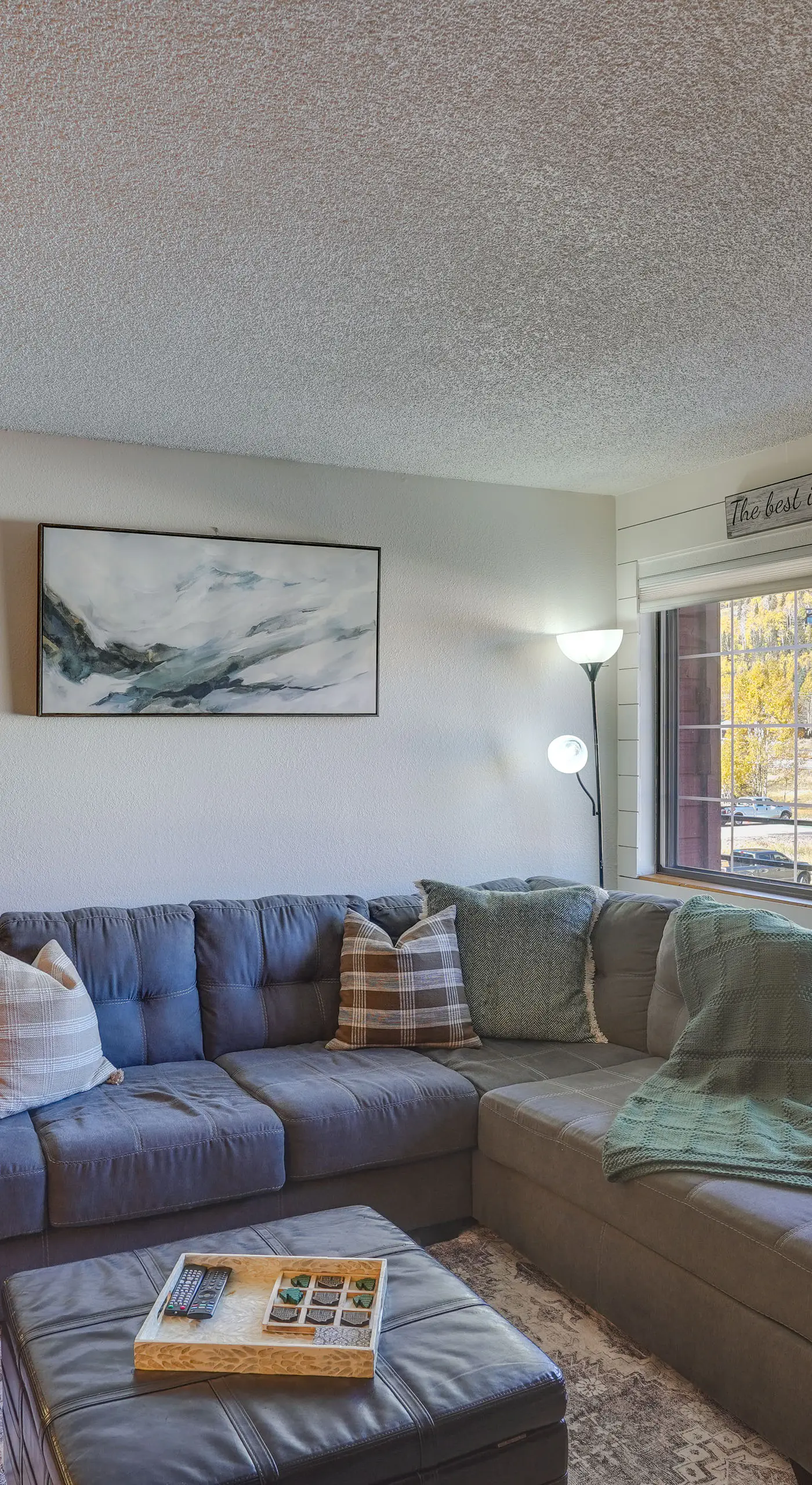Mountainside Paradise: Ski-In/Ski-Out Resort Condo