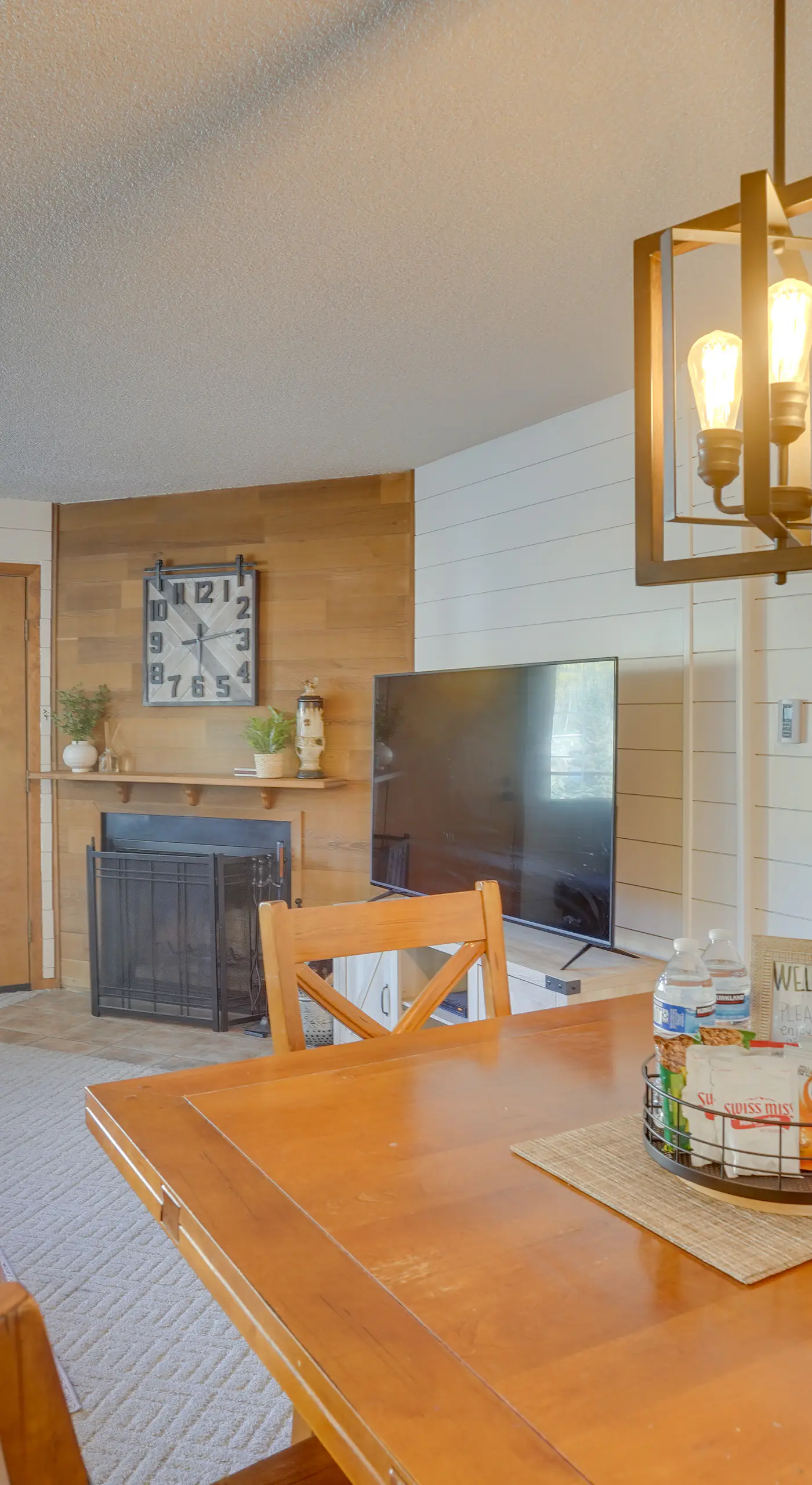 Mountainside Paradise: Ski-In/Ski-Out Resort Condo