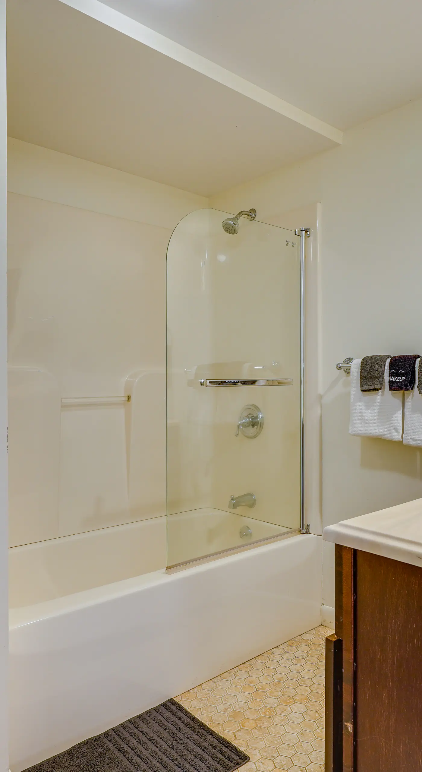 Luxe 5,000 Sq Ft Retreat: 5 Mi to Stratton Resort