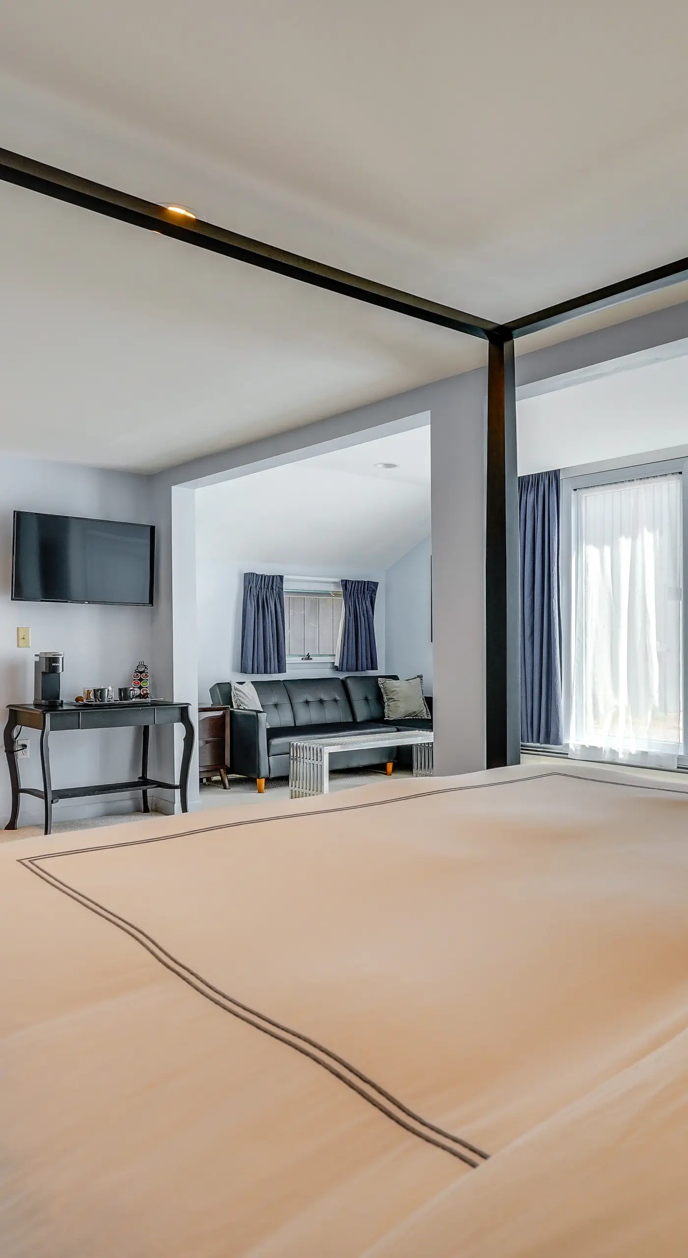 Luxe 5,000 Sq Ft Retreat: 5 Mi to Stratton Resort