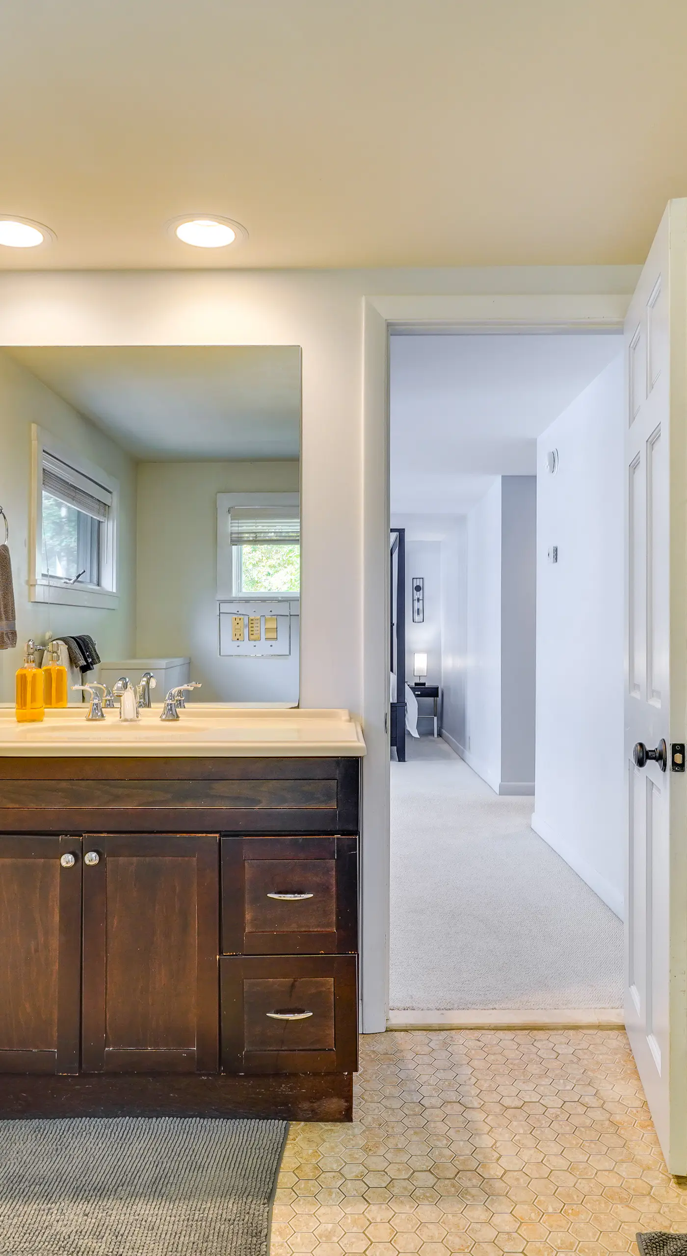 Luxe 5,000 Sq Ft Retreat: 5 Mi to Stratton Resort