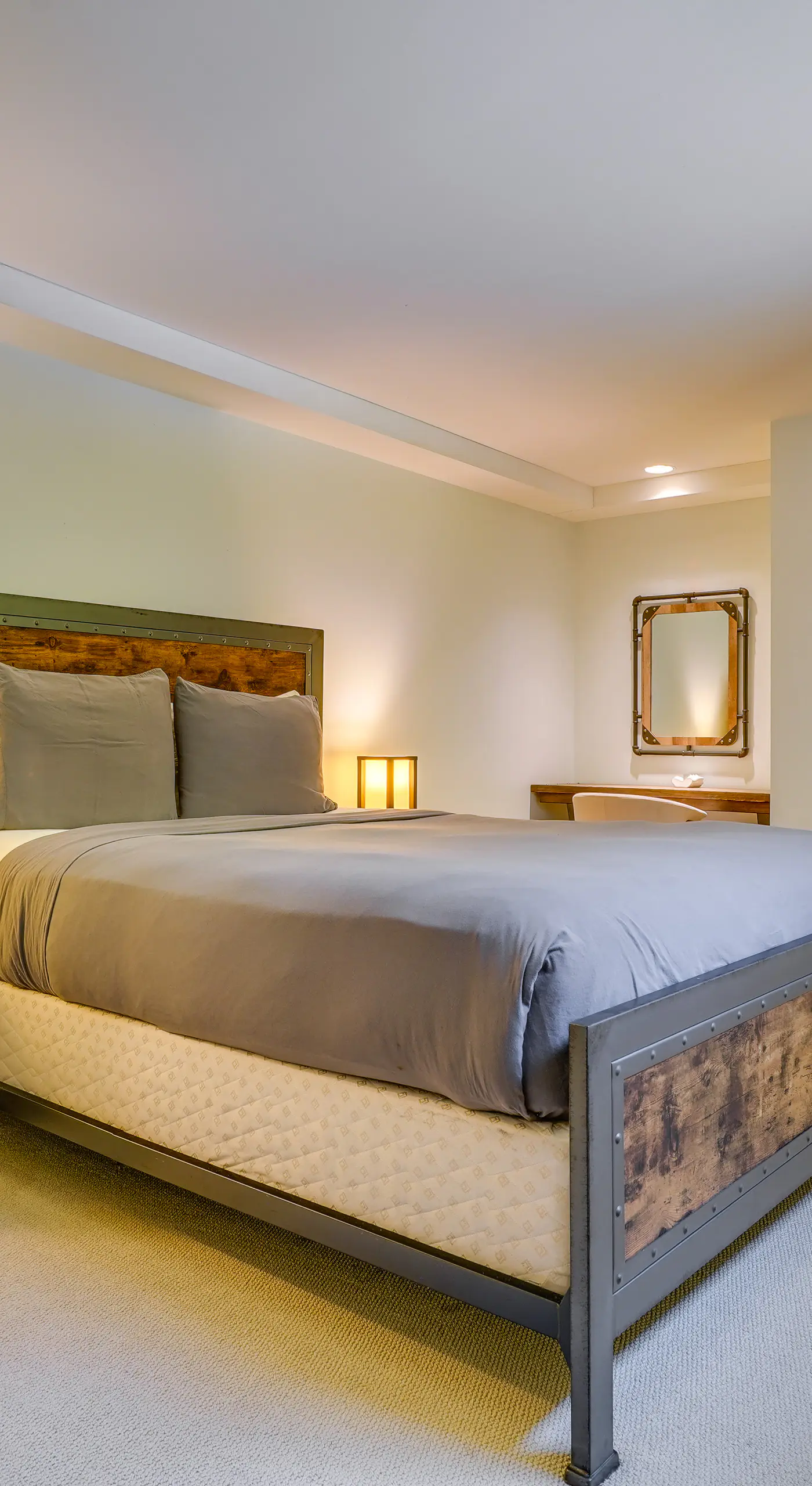 Luxe 5,000 Sq Ft Retreat: 5 Mi to Stratton Resort