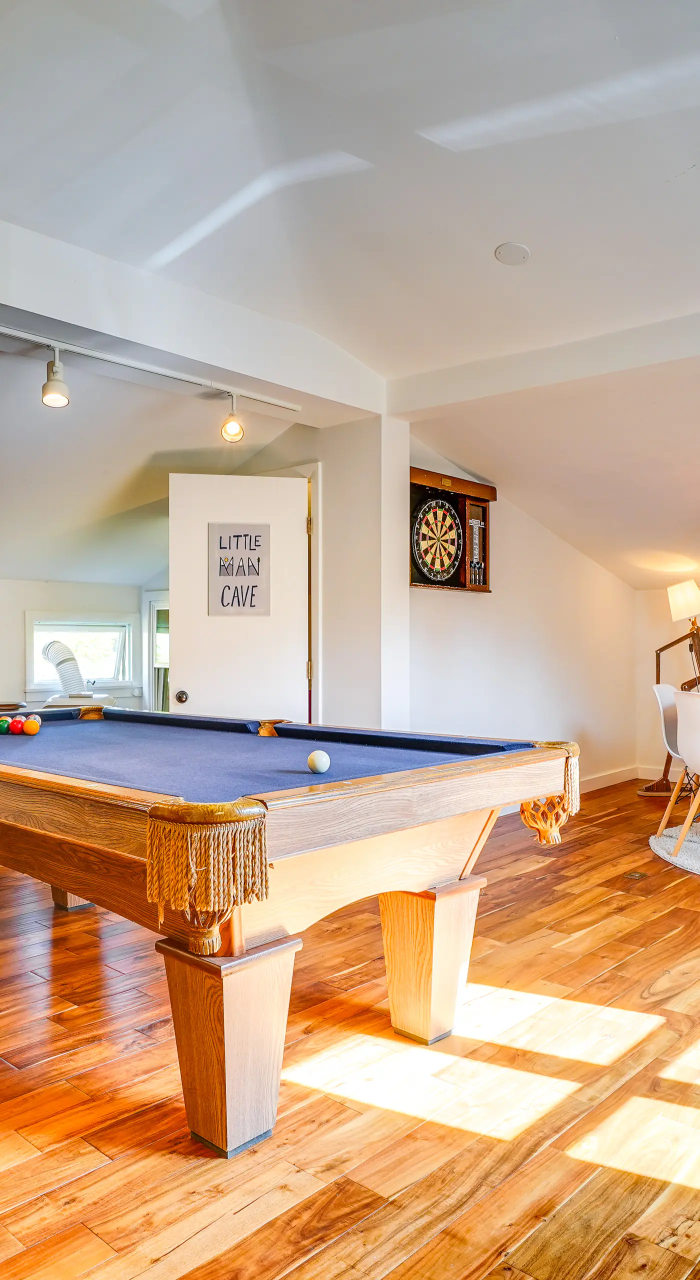 Luxe 5,000 Sq Ft Retreat: 5 Mi to Stratton Resort