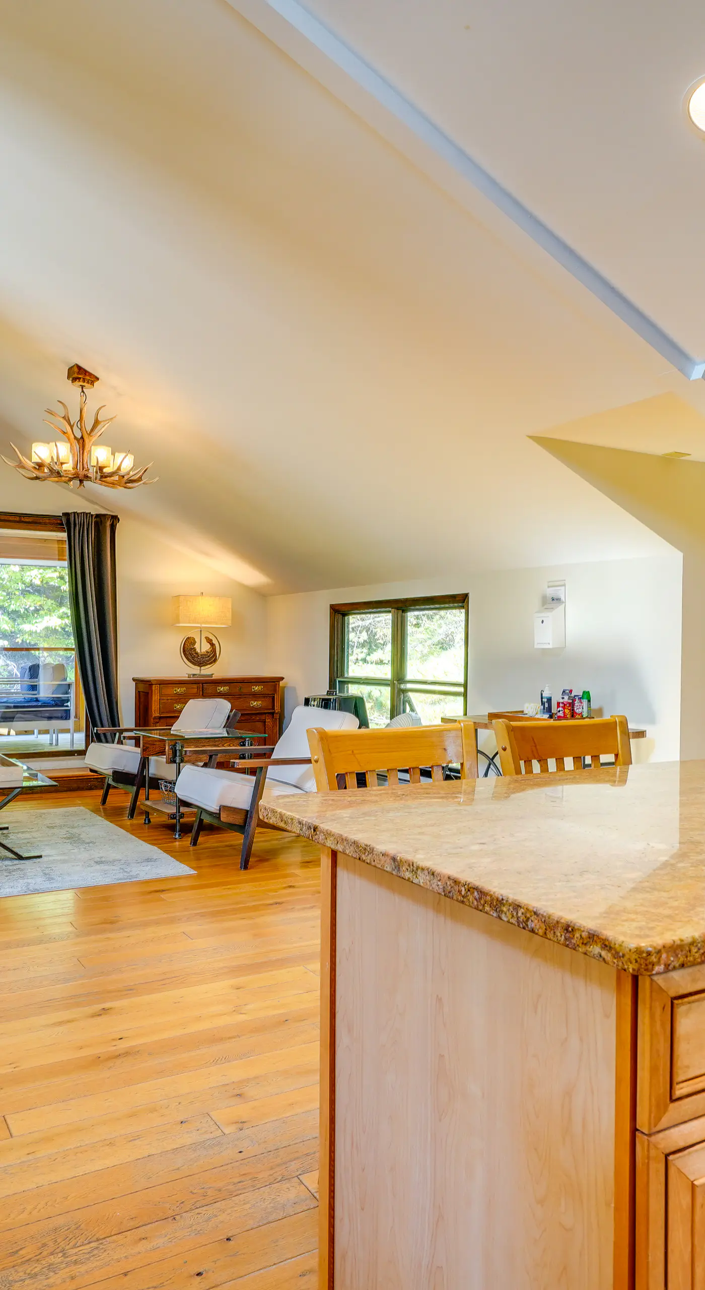 Luxe 5,000 Sq Ft Retreat: 5 Mi to Stratton Resort