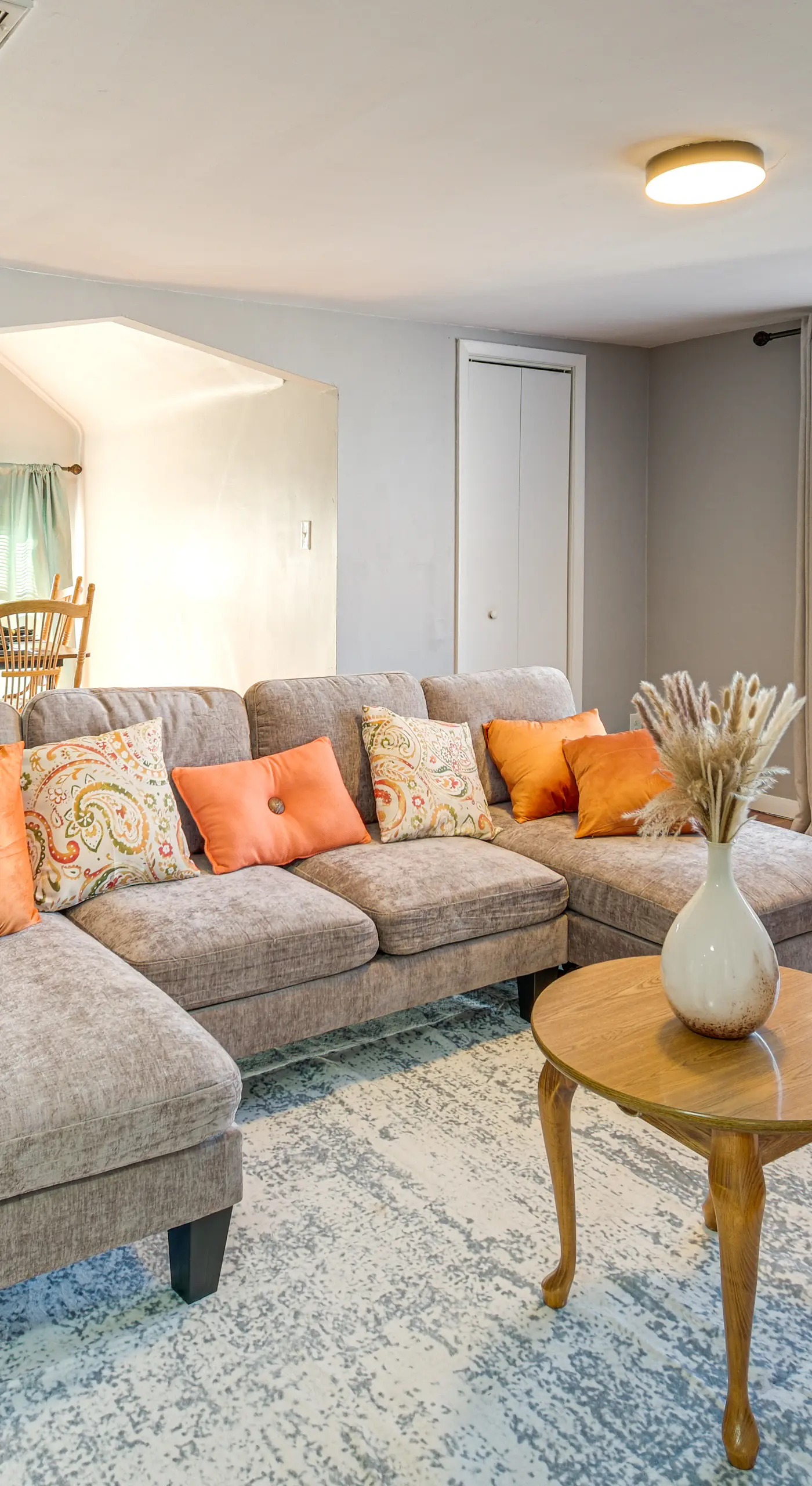 Walk to Coventry Village: Charming Top-Floor Unit!