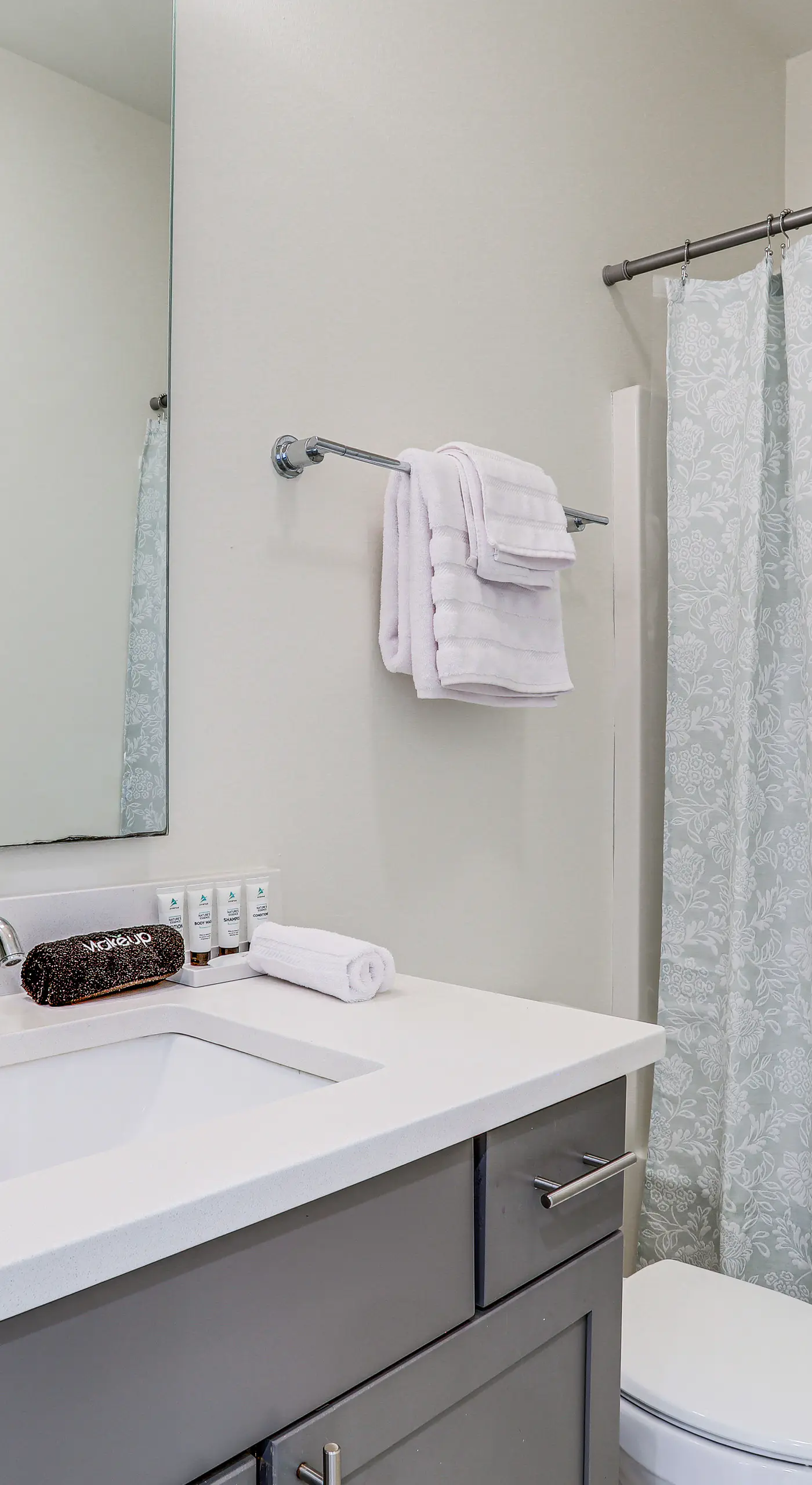 Modern 3BR Retreat - Near Bluebonnet & Hospitals