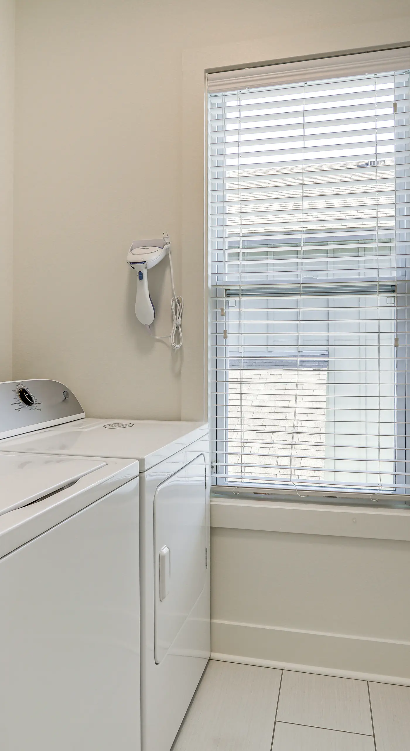Modern 3BR Retreat - Near Bluebonnet & Hospitals
