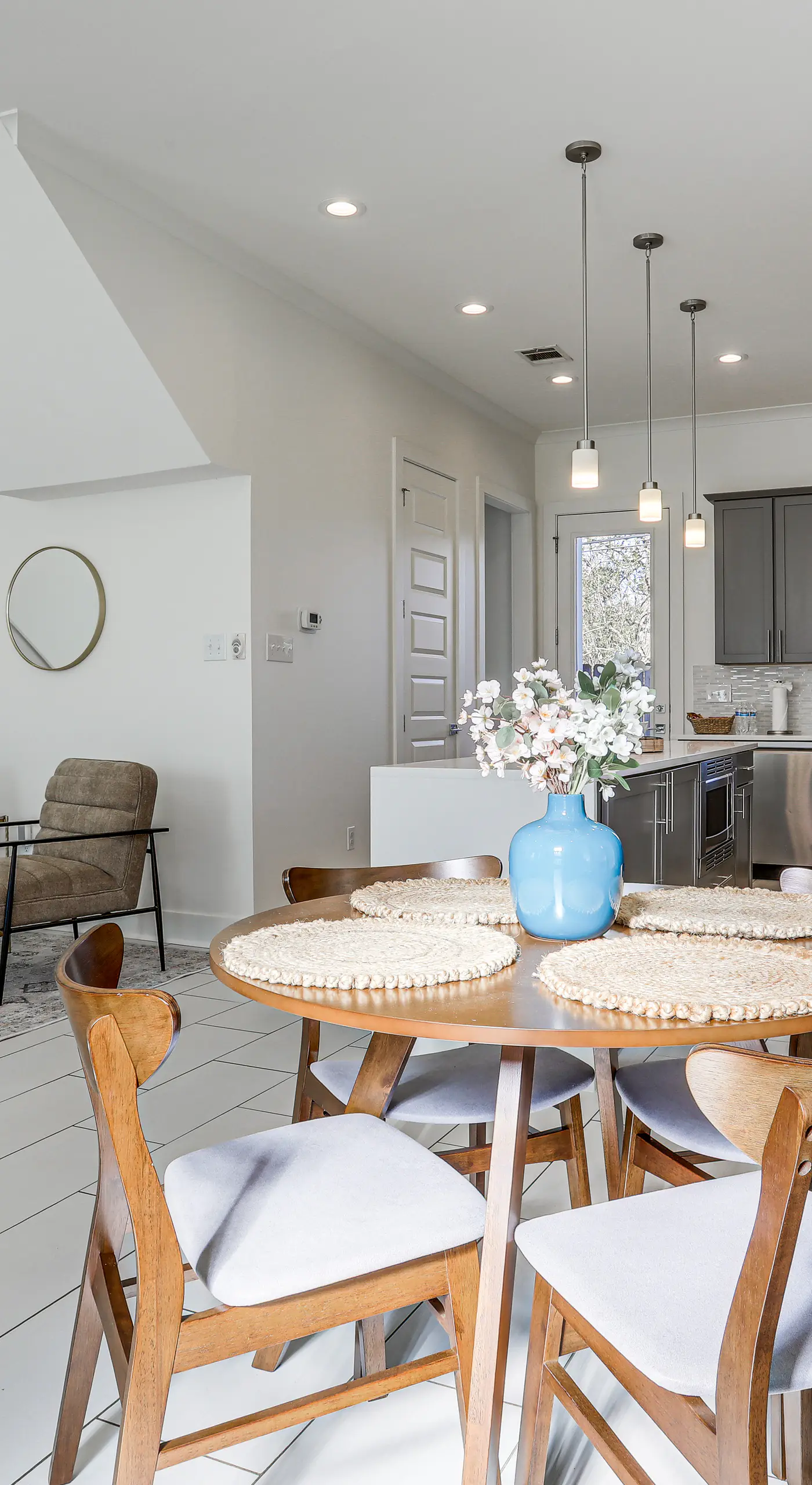 Modern 3BR Retreat - Near Bluebonnet & Hospitals