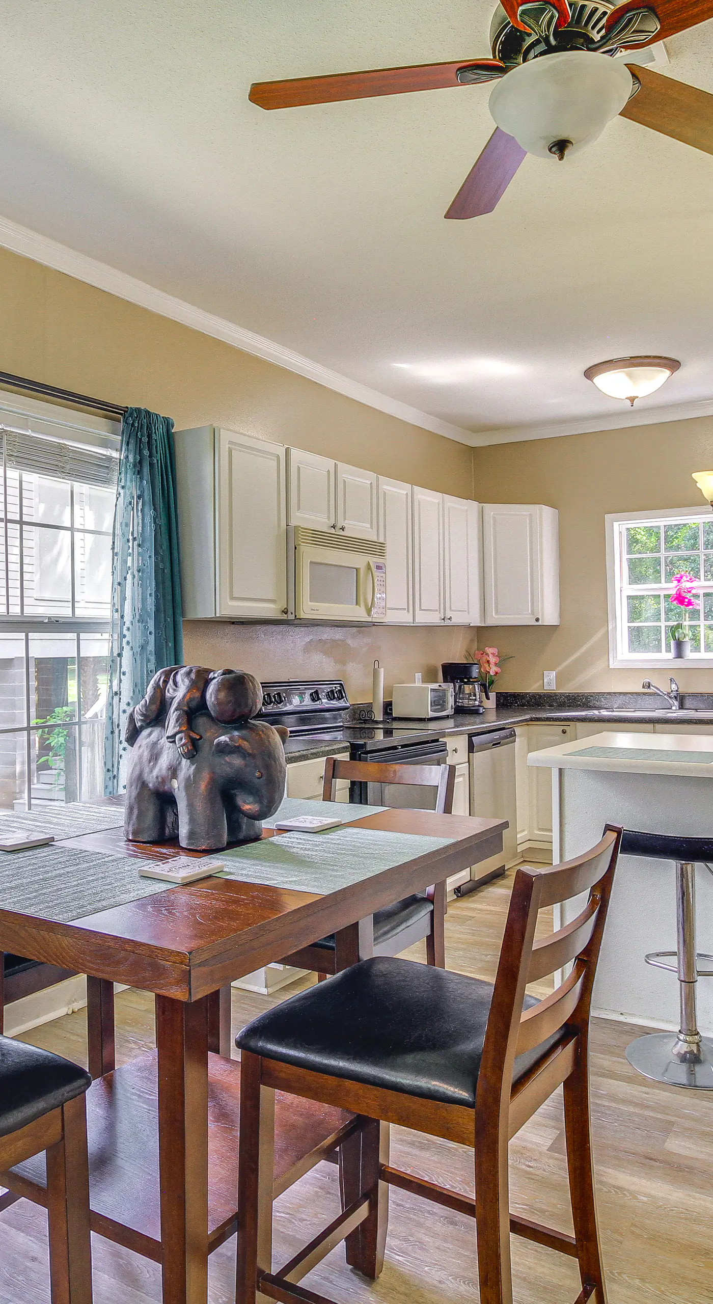 Biloxi Home: Walk to Fishing & 2 Mi to Beach!