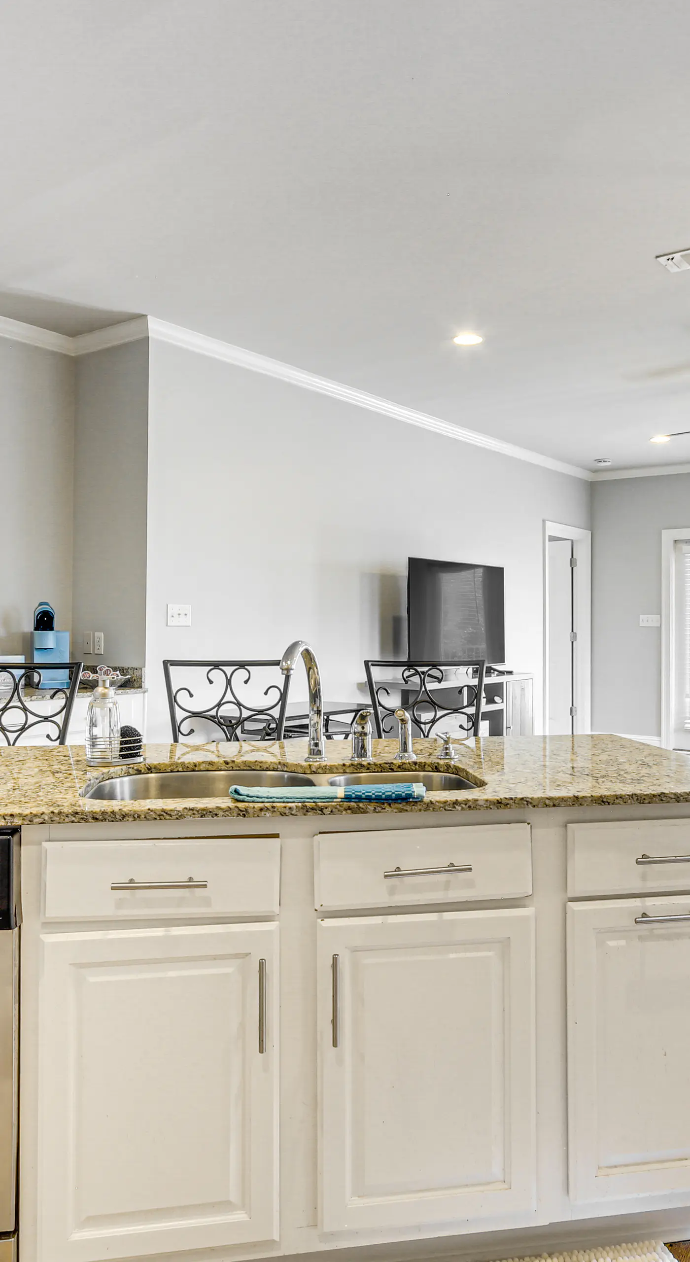 Biloxi Condo w/ Community Pool ~ Half-Mi to Beach!