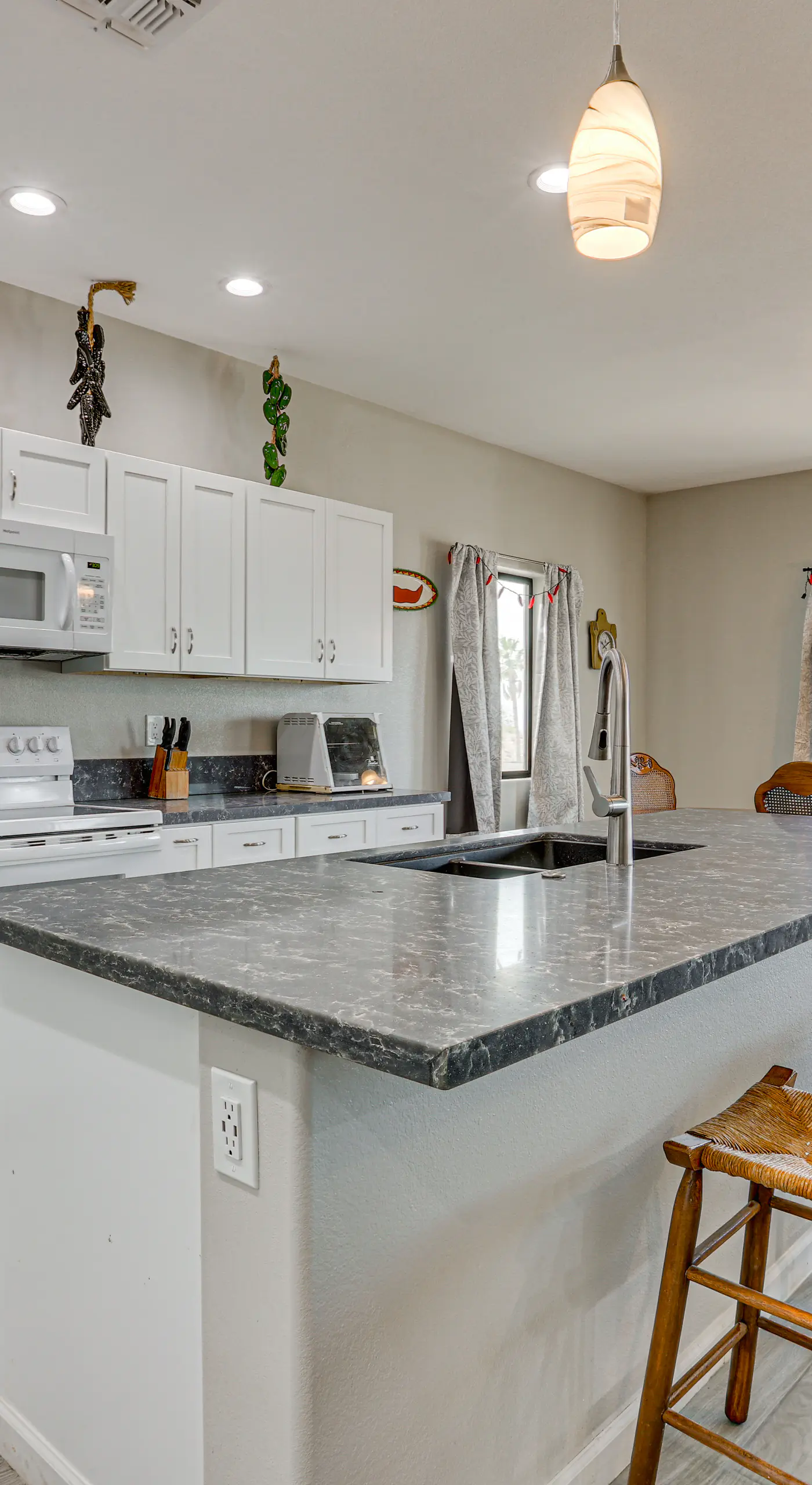 7 Mi to Golf: Mtn-View Retreat in Bullhead City