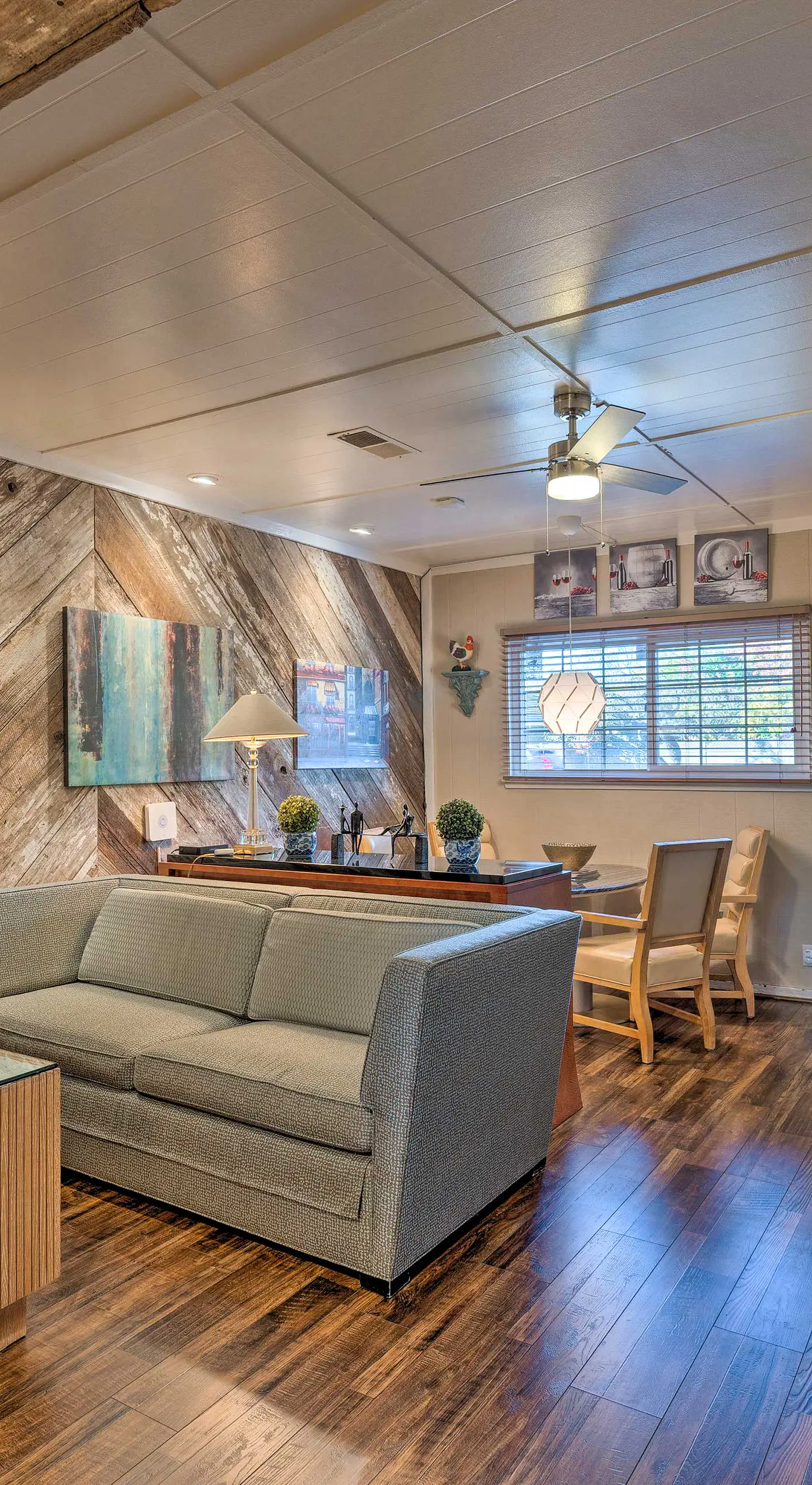 Luxurious Downtown Lodi Apartment in Wine Country!