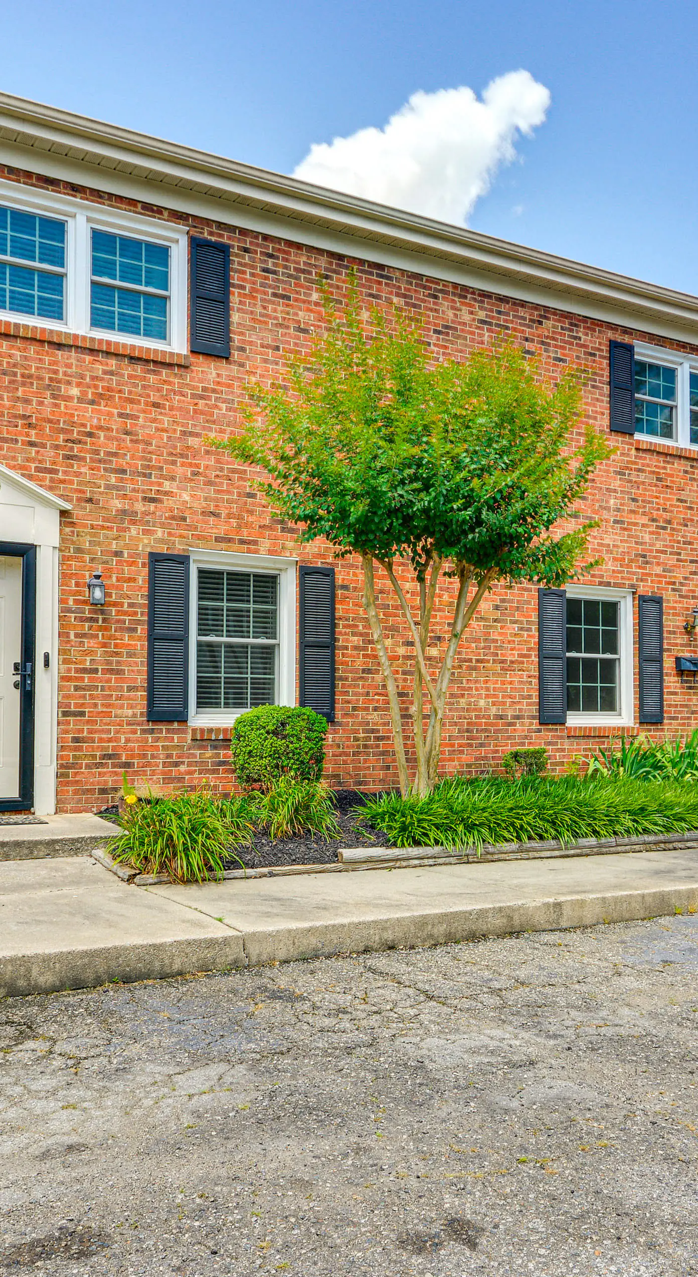 2 Mi to High Point University: Townhome w/ Patio