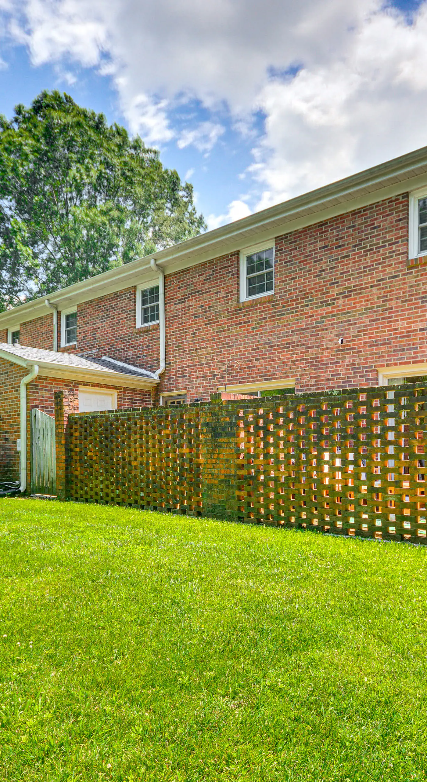 2 Mi to High Point University: Townhome w/ Patio