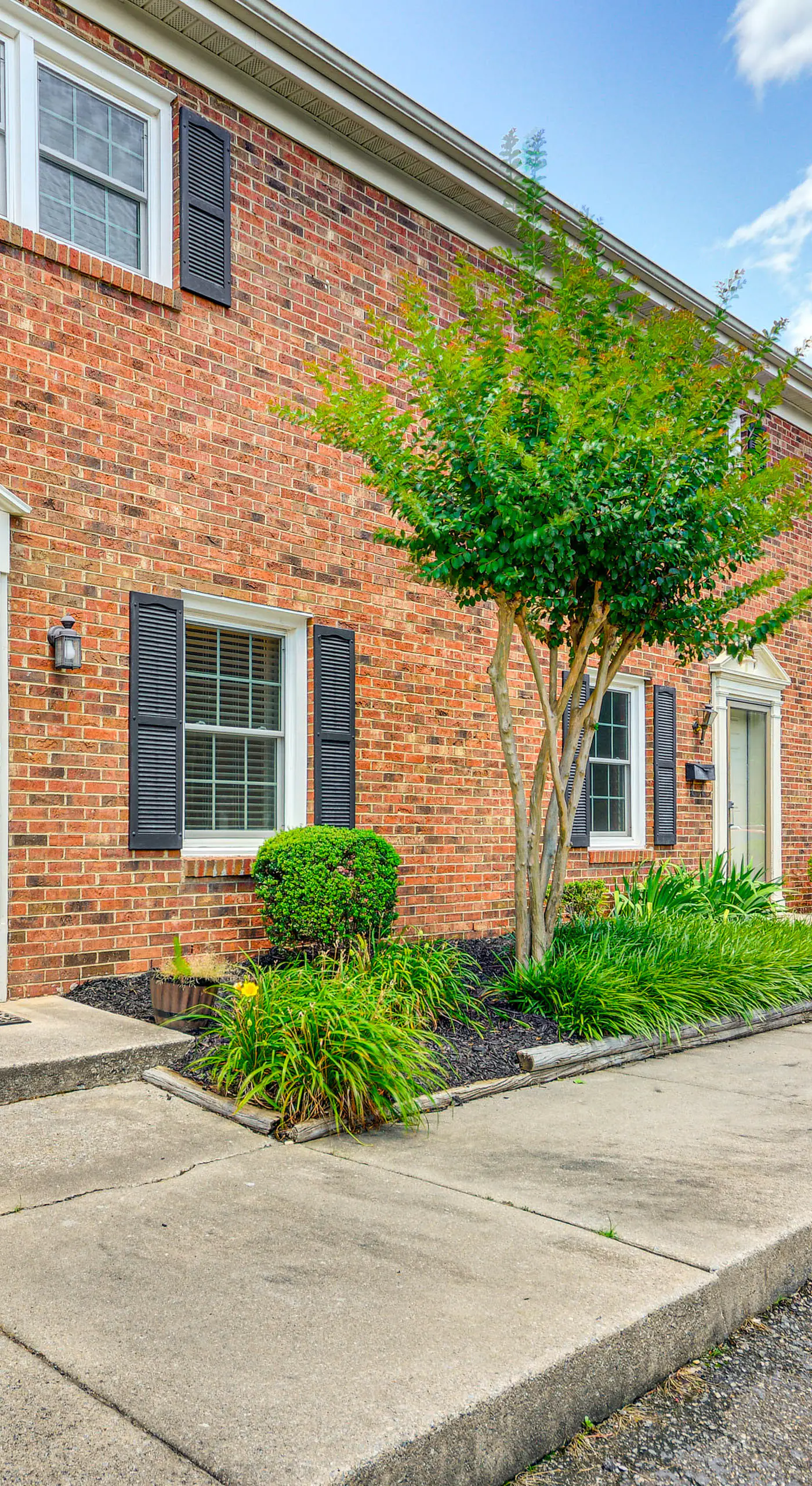 2 Mi to High Point University: Townhome w/ Patio