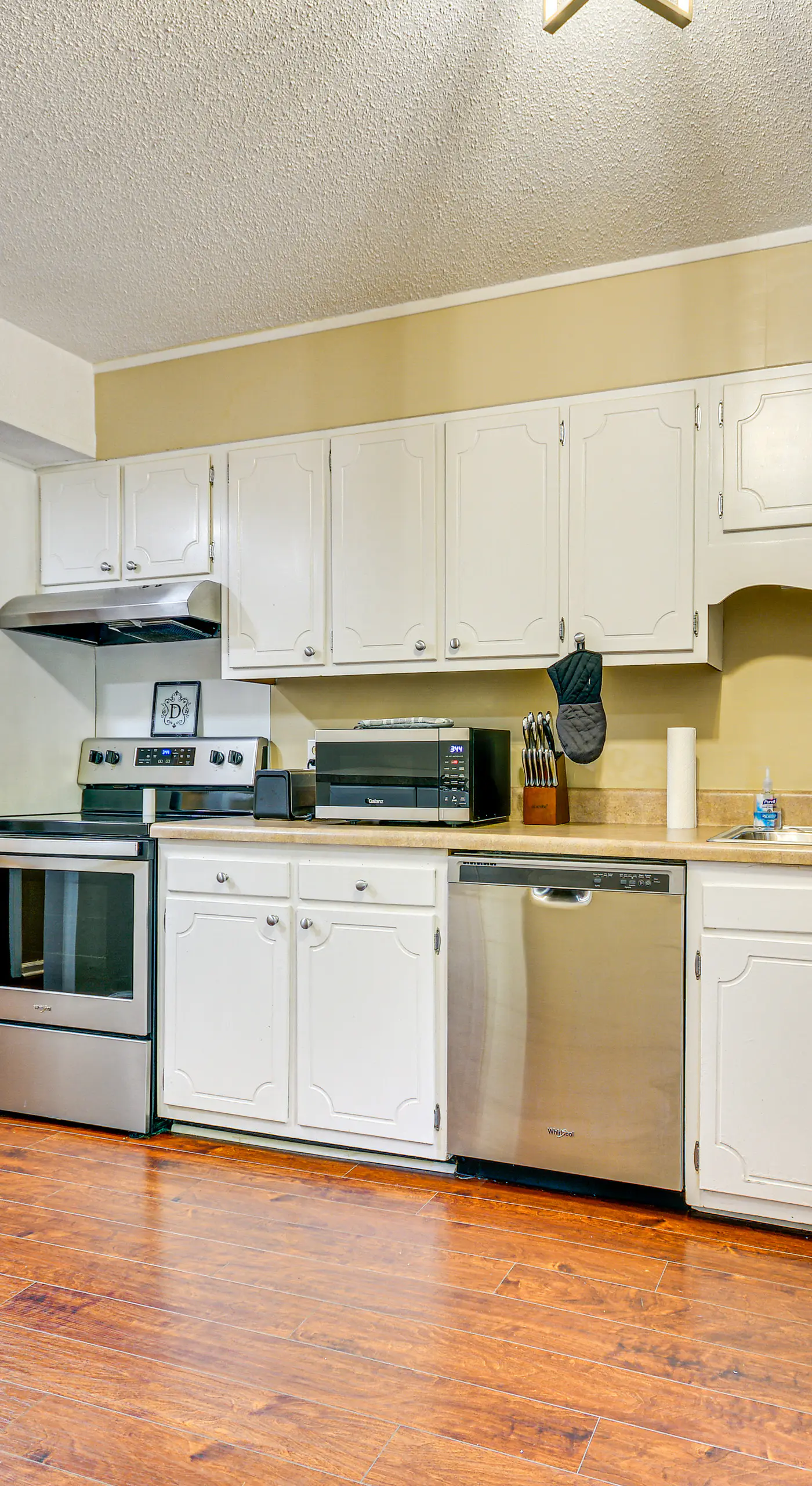 2 Mi to High Point University: Townhome w/ Patio
