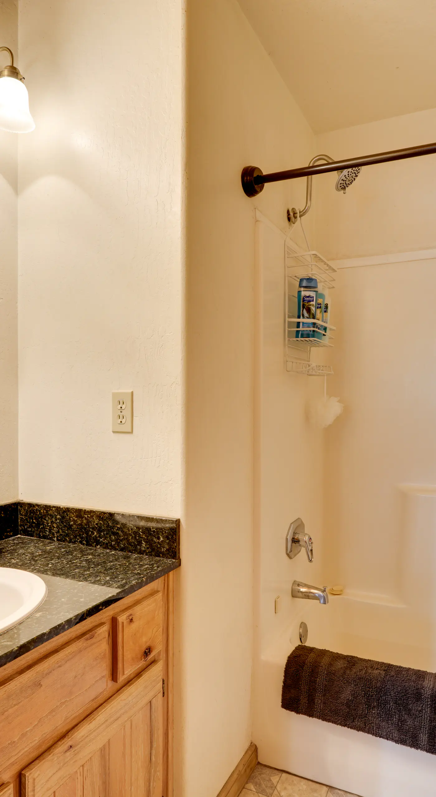 Pet-Friendly House w/ Deck: Near Crater Lake!
