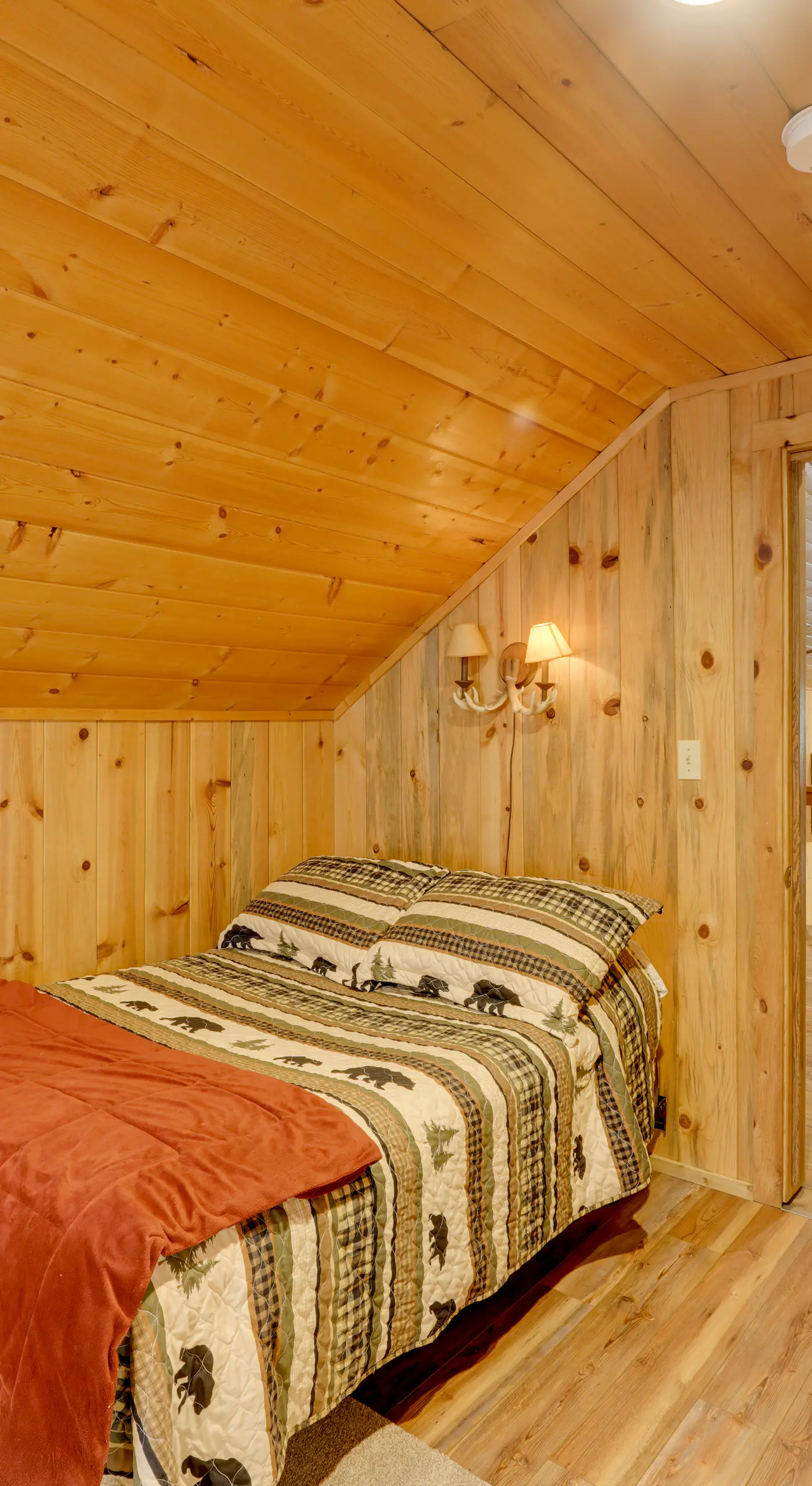 Pet-Friendly House w/ Deck: Near Crater Lake!
