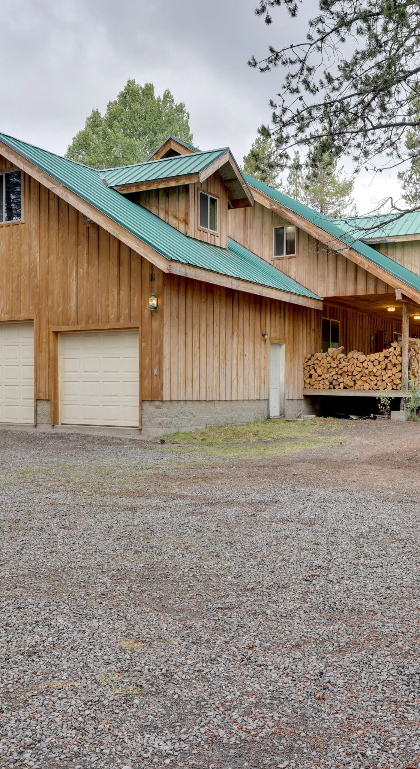 Pet-Friendly House w/ Deck: Near Crater Lake!