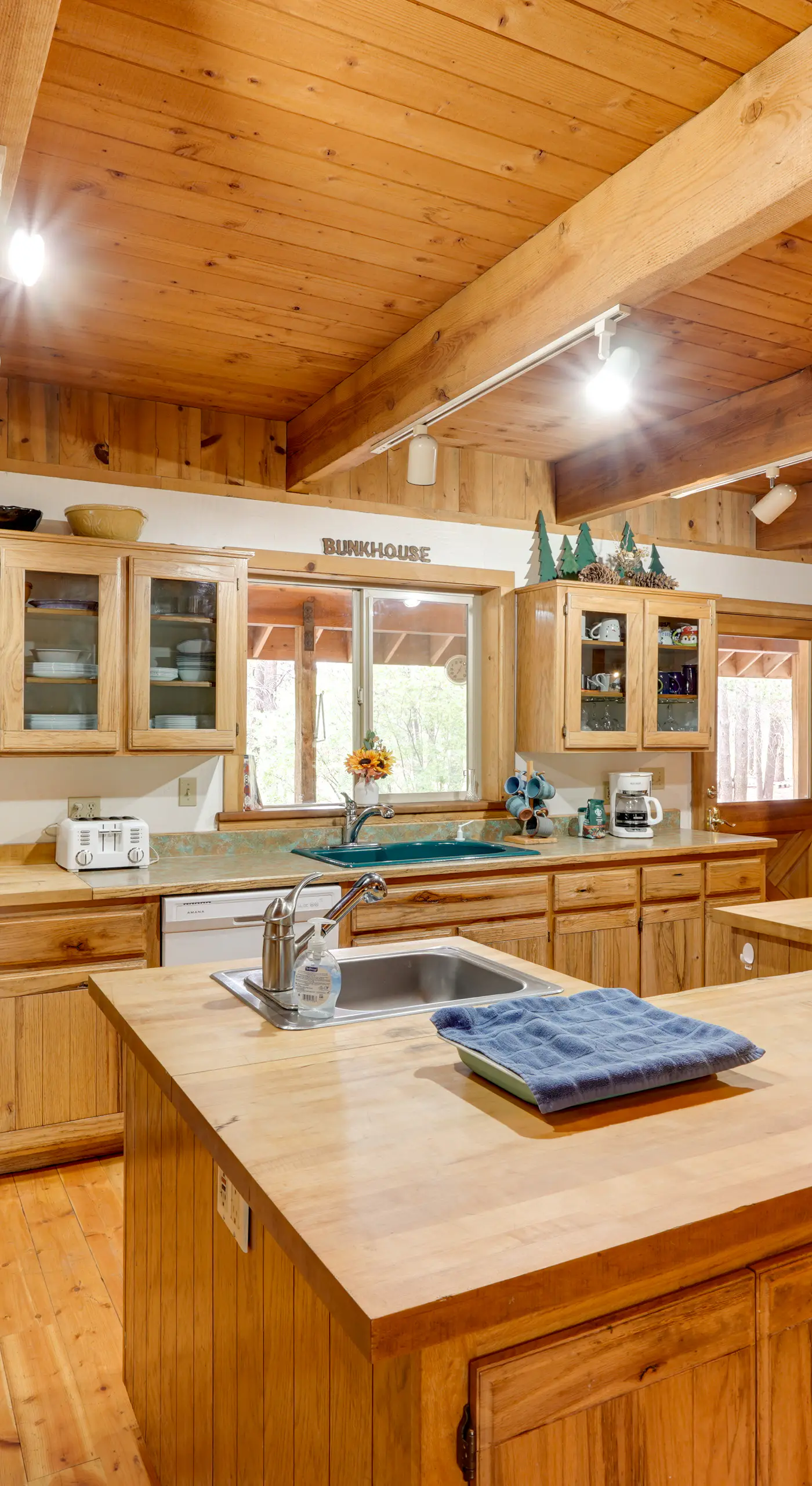 Pet-Friendly House w/ Deck: Near Crater Lake!