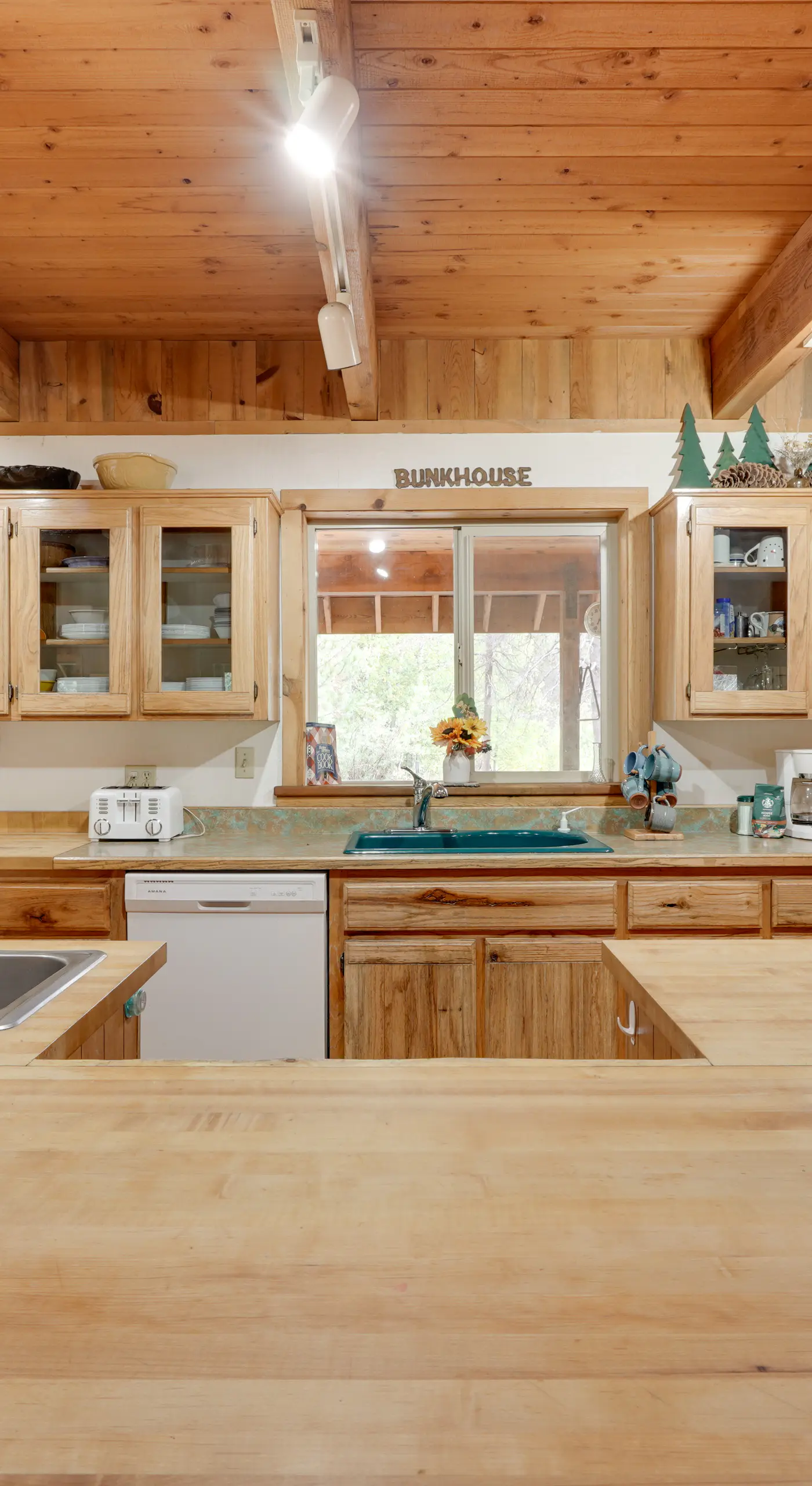 Pet-Friendly House w/ Deck: Near Crater Lake!