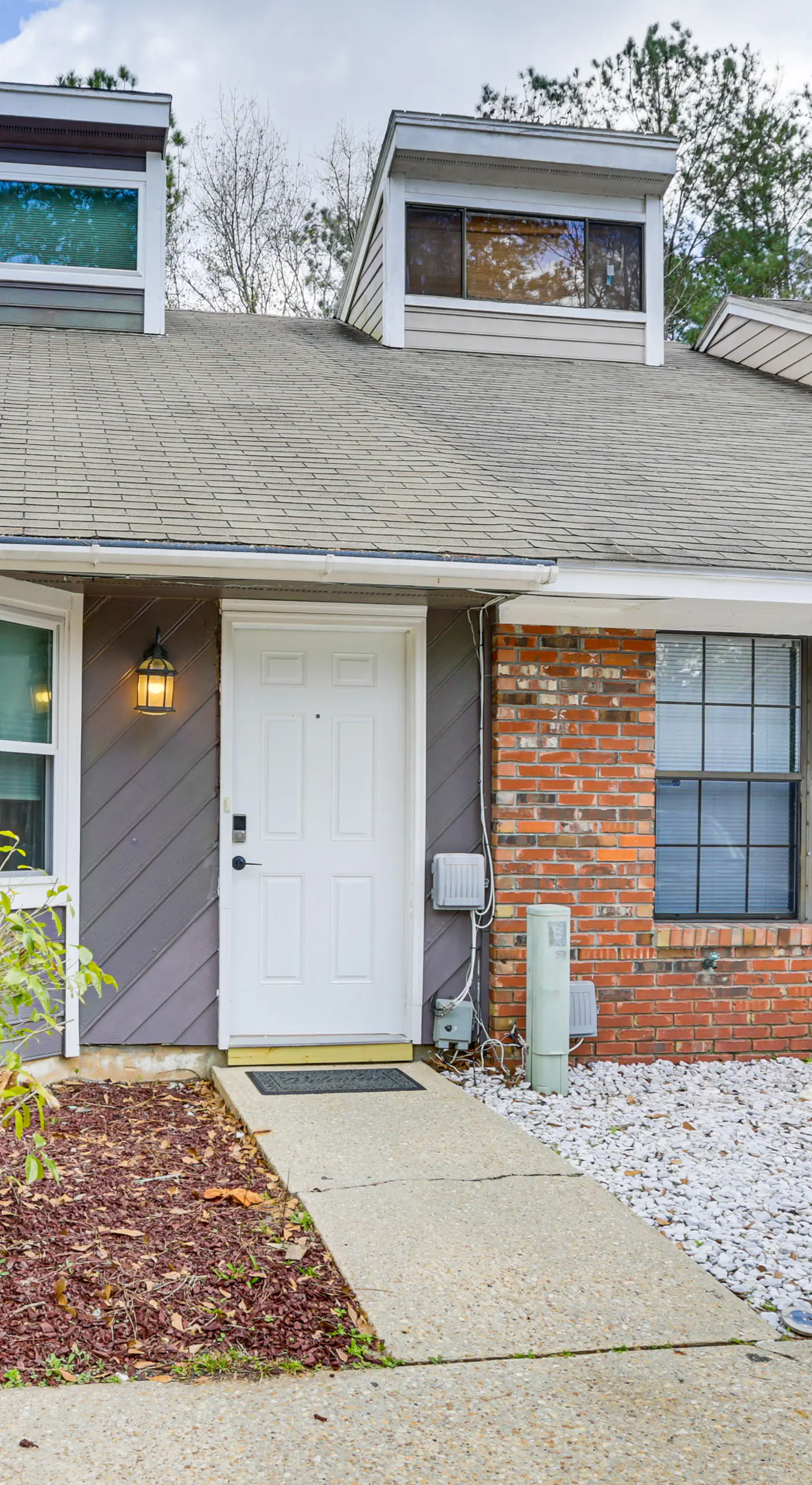 Updated Tallahassee Townhome: 3 Mi to Downtown!