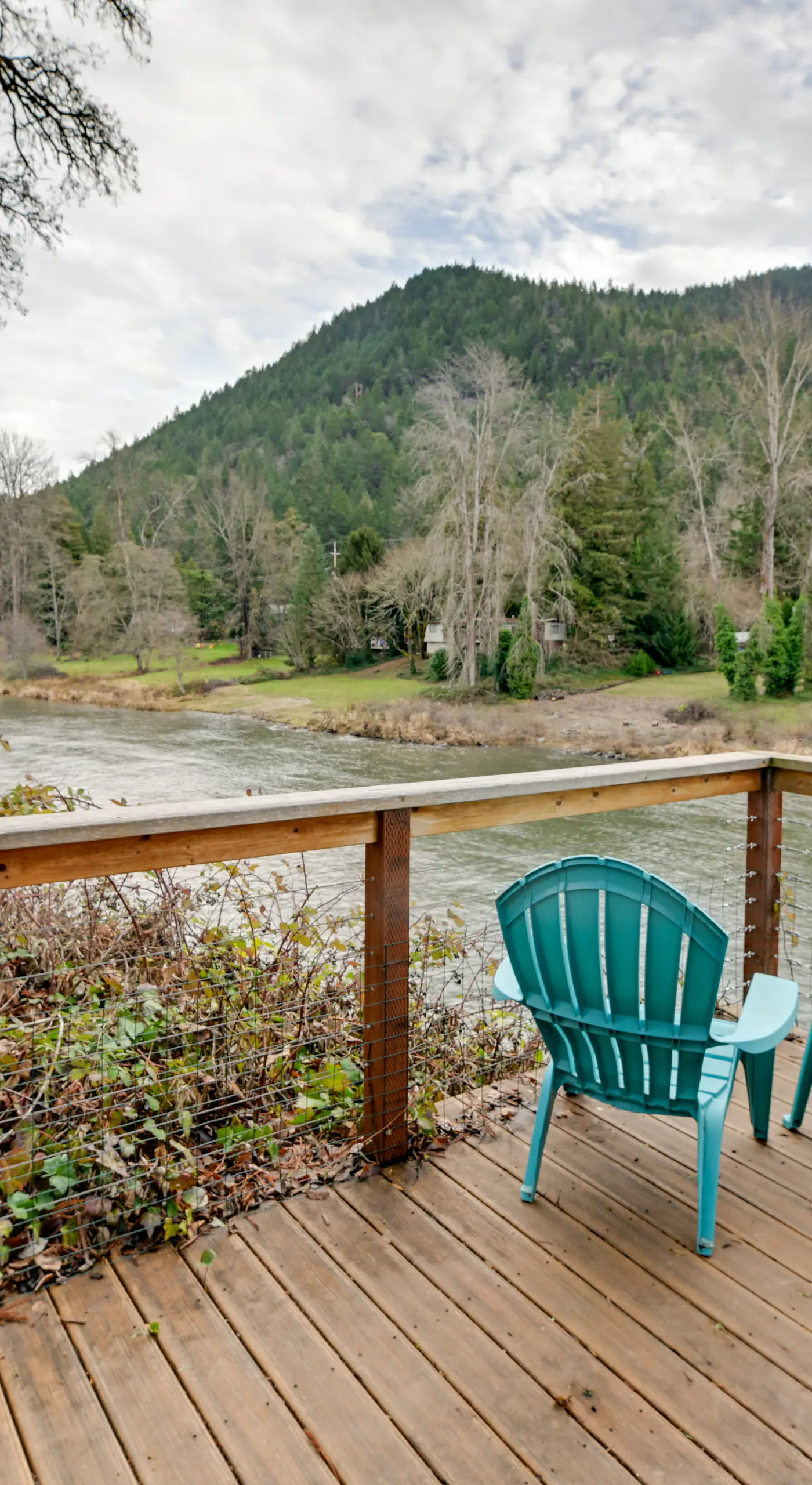 Spacious Grants Pass Home w/ Hot Tub & River Views