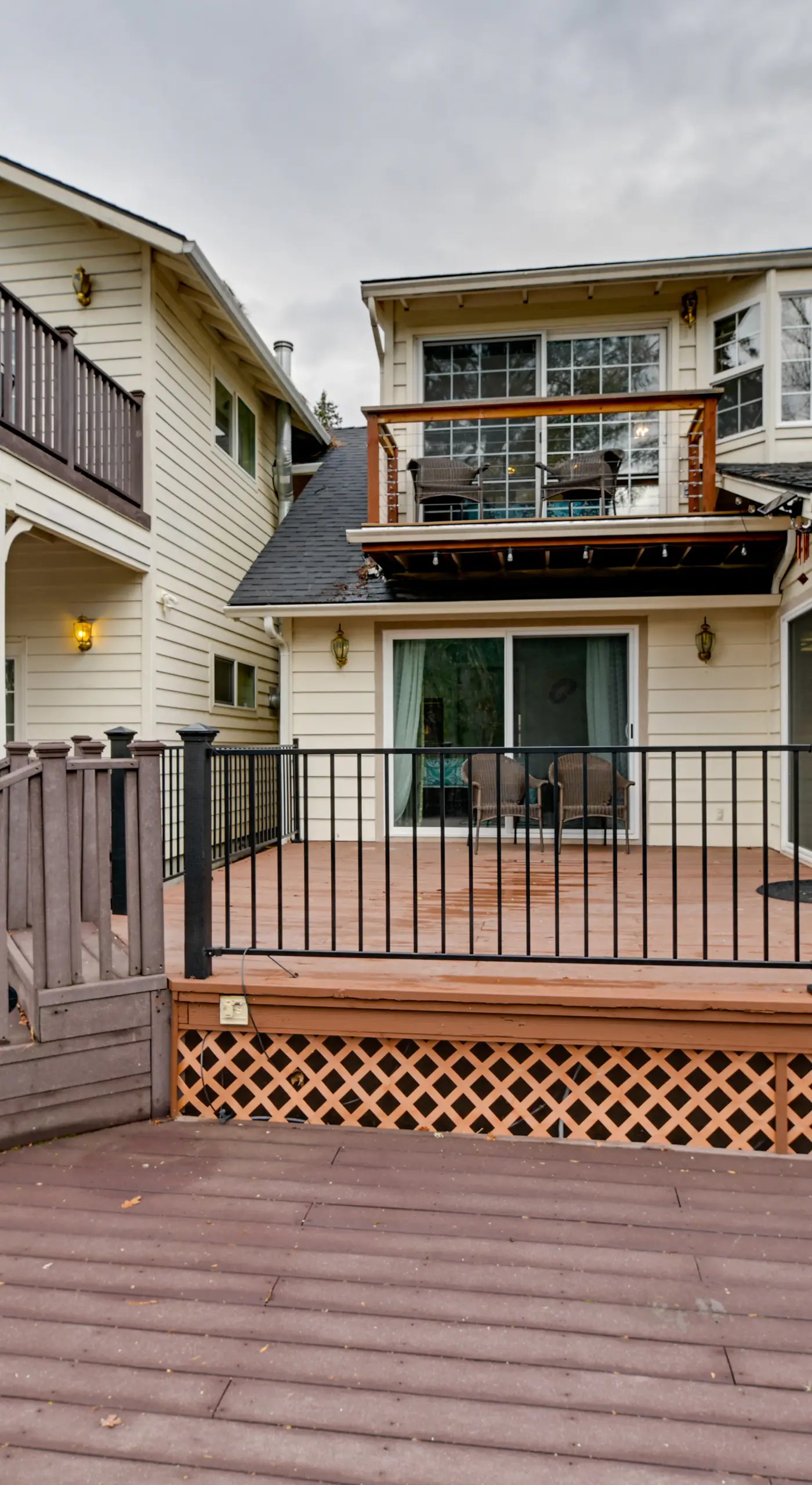 Spacious Grants Pass Home w/ Hot Tub & River Views