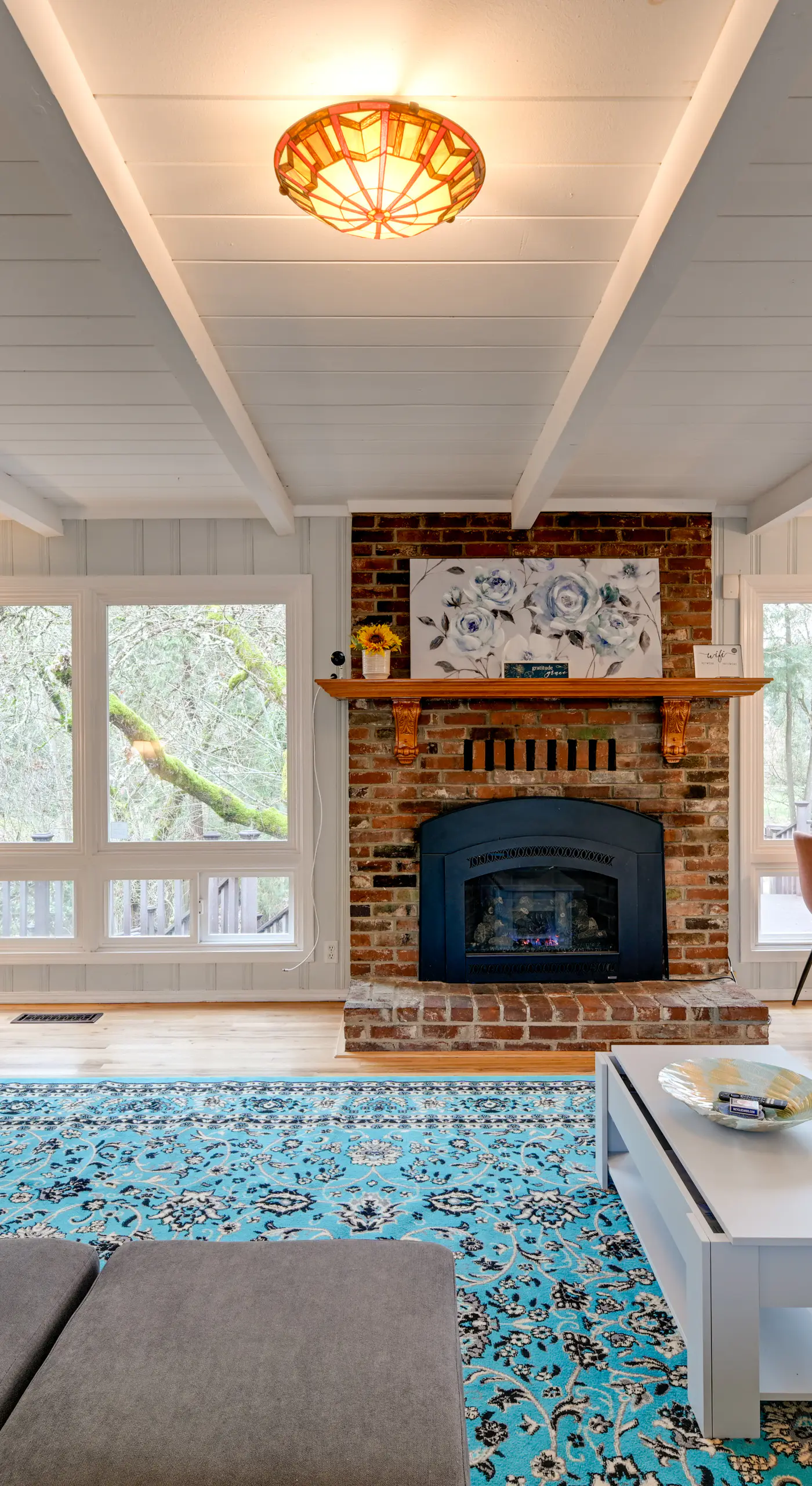 Spacious Grants Pass Home w/ Hot Tub & River Views