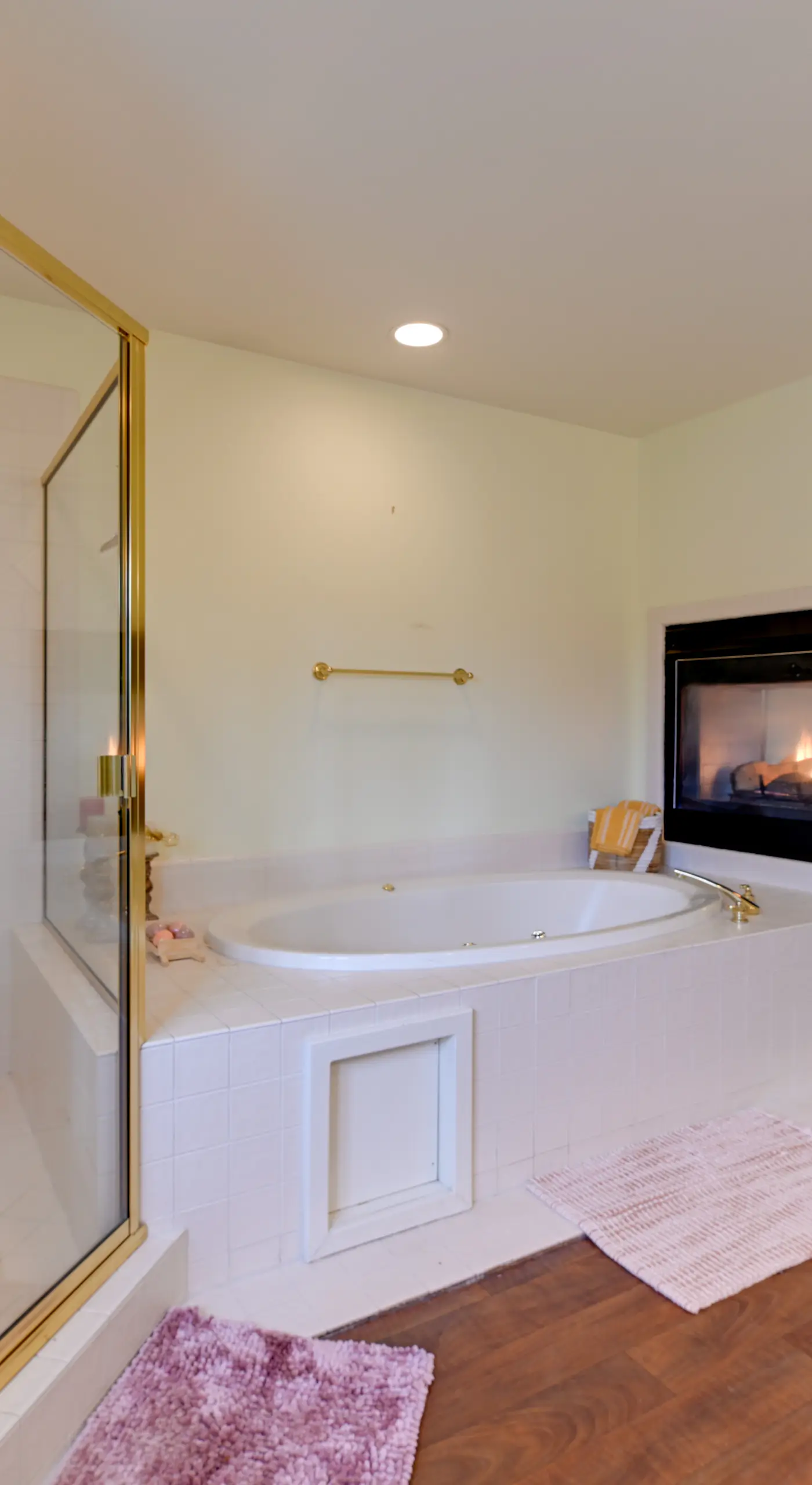 Spacious Grants Pass Home w/ Hot Tub & River Views