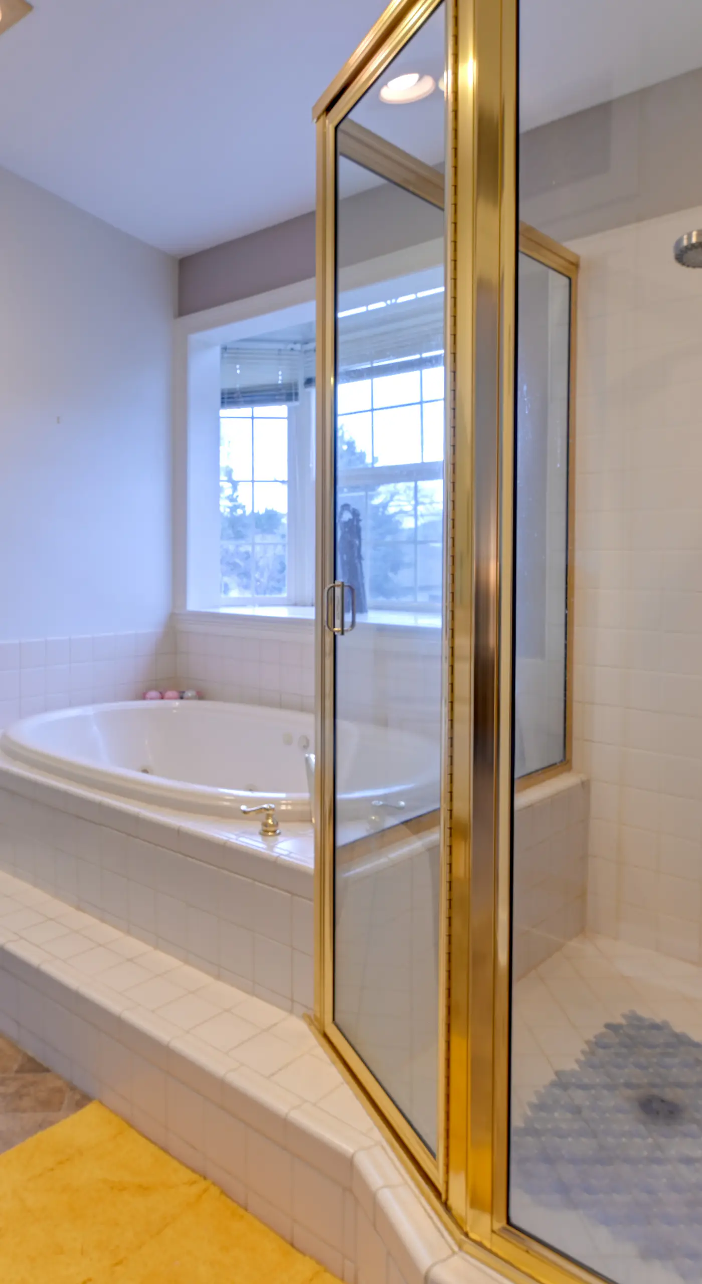 Spacious Grants Pass Home w/ Hot Tub & River Views