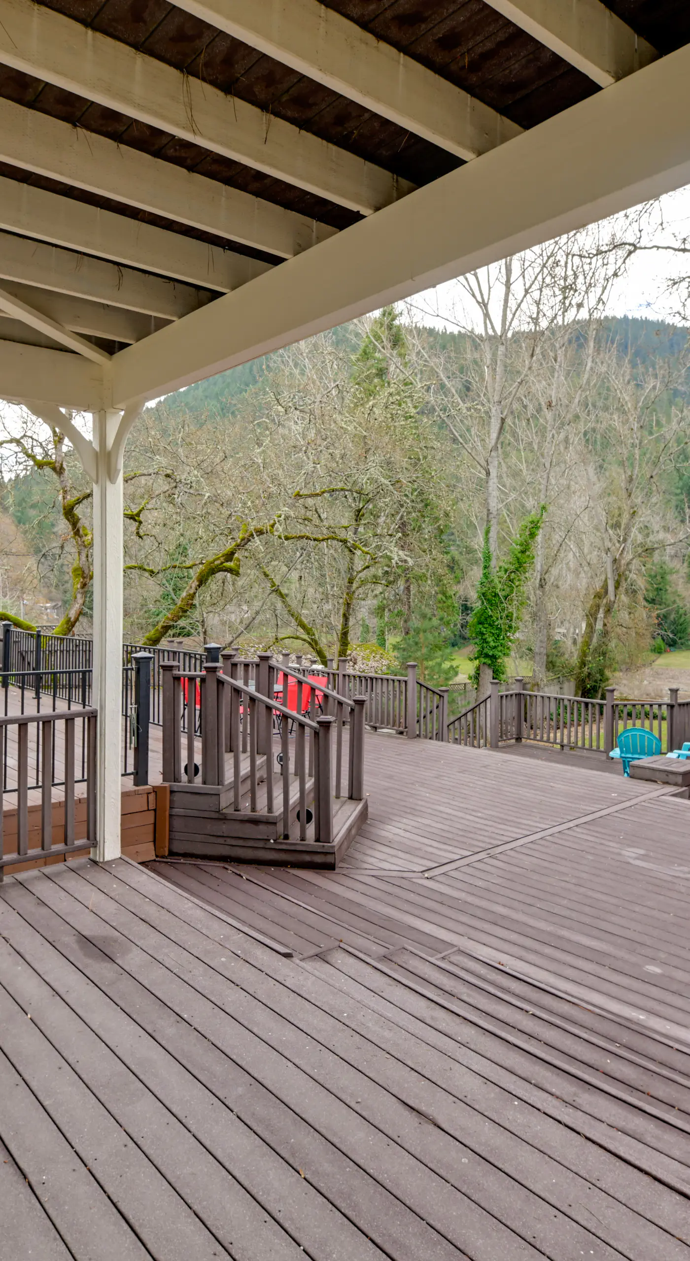Spacious Grants Pass Home w/ Hot Tub & River Views