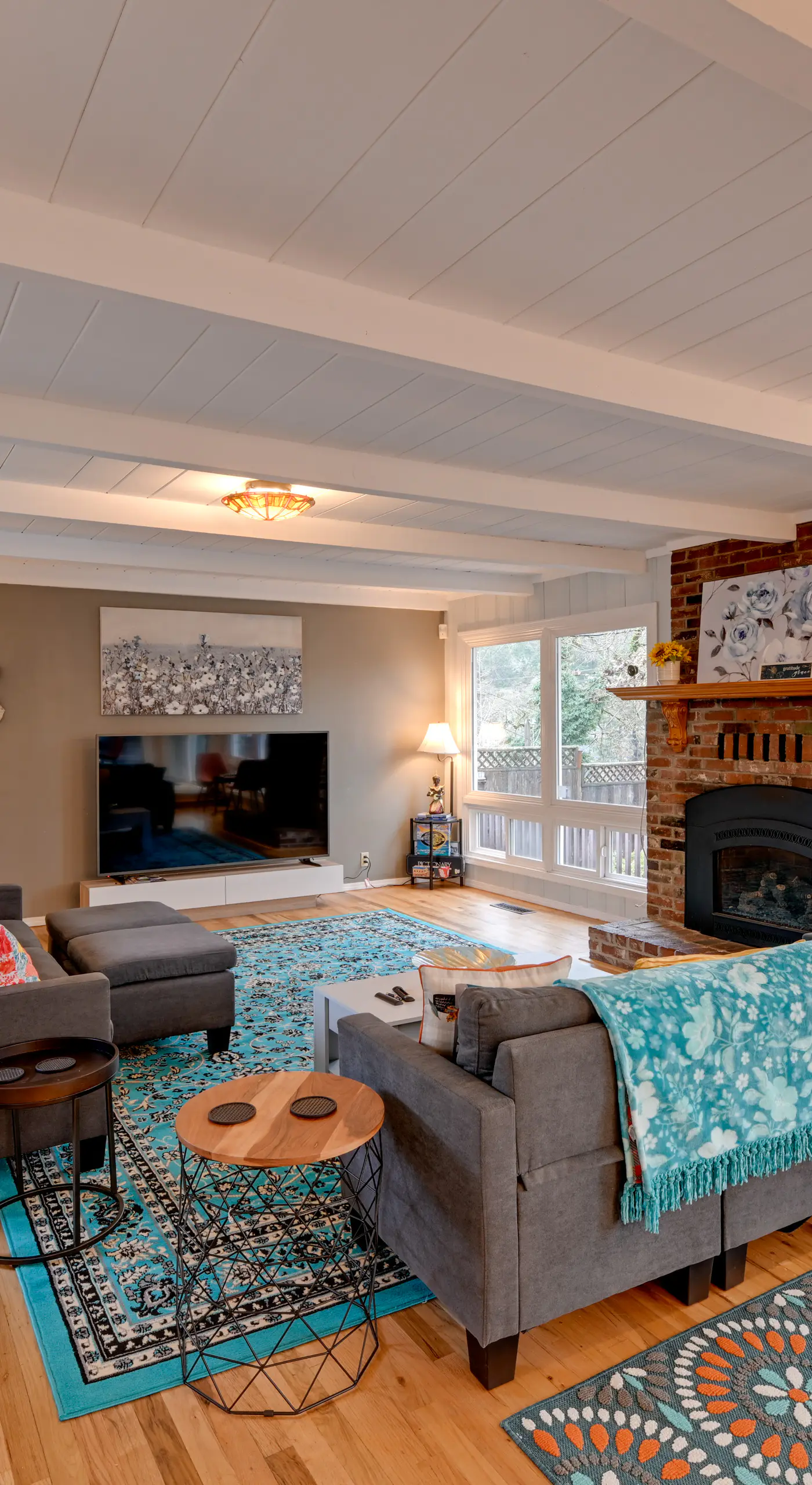 Spacious Grants Pass Home w/ Hot Tub & River Views