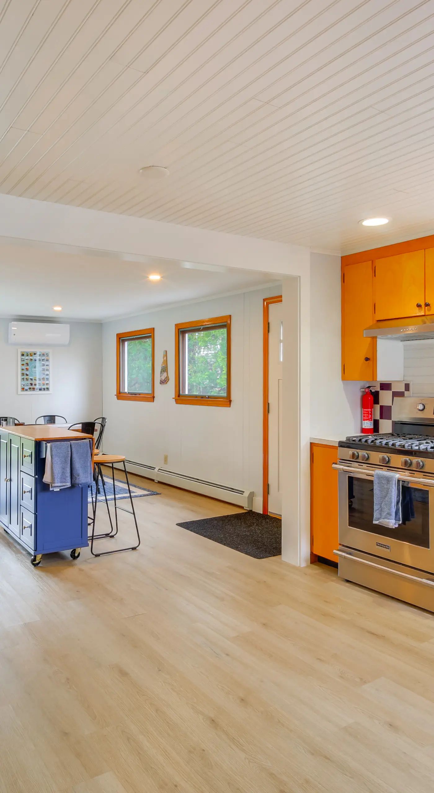 Comfortable Lincoln Home: Walk to Main Street!