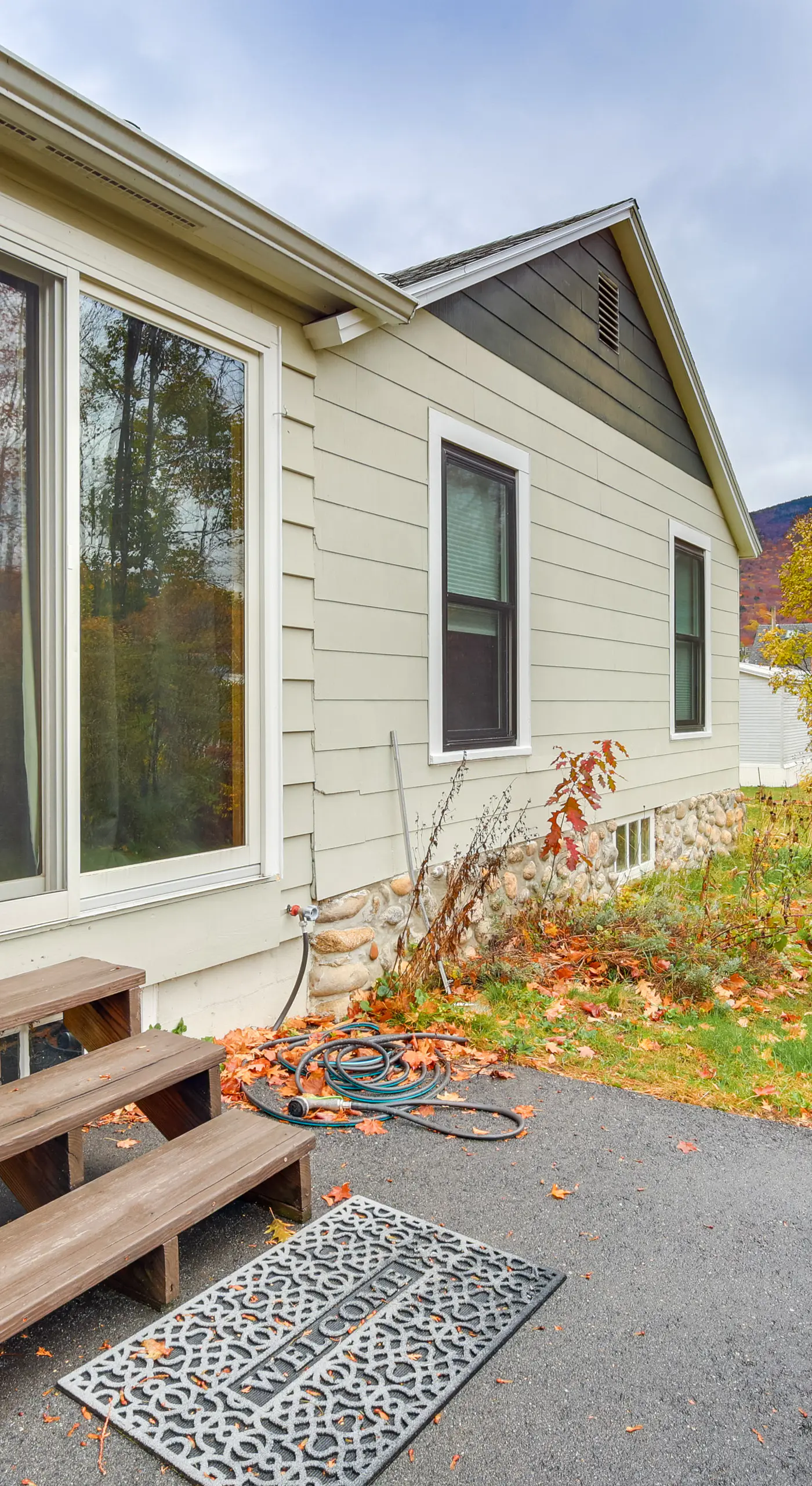 Comfortable Lincoln Home: Walk to Main Street!