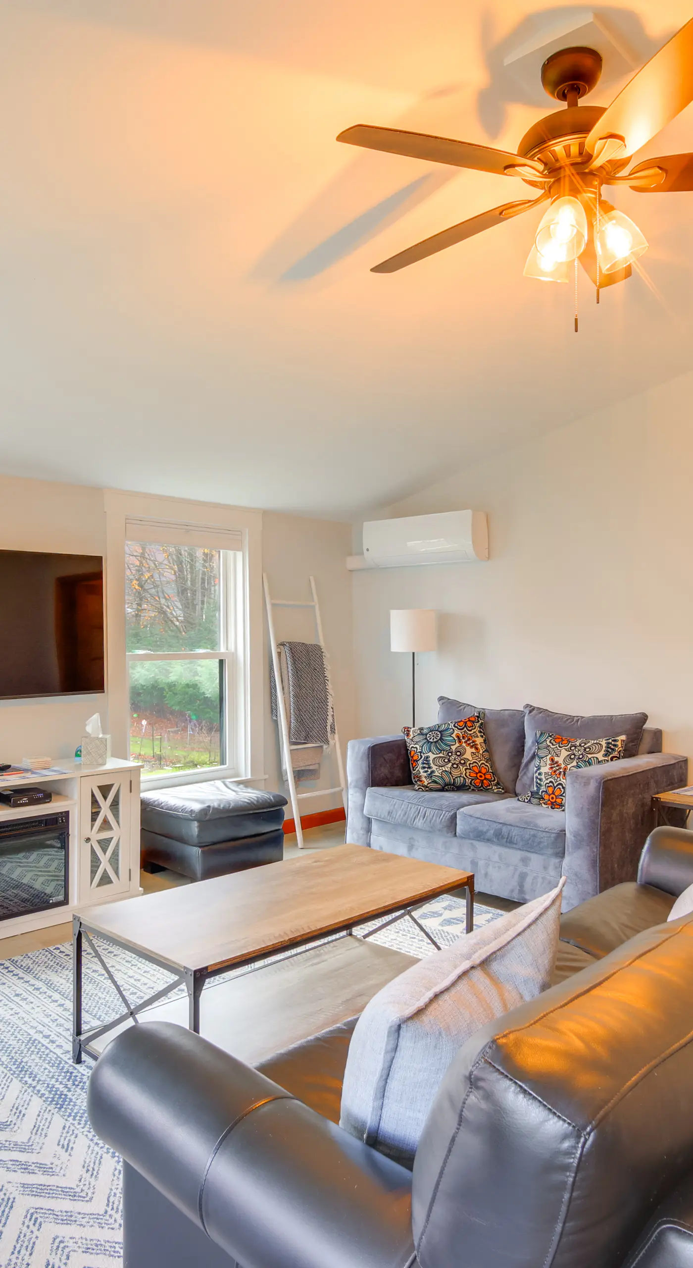 Comfortable Lincoln Home: Walk to Main Street!