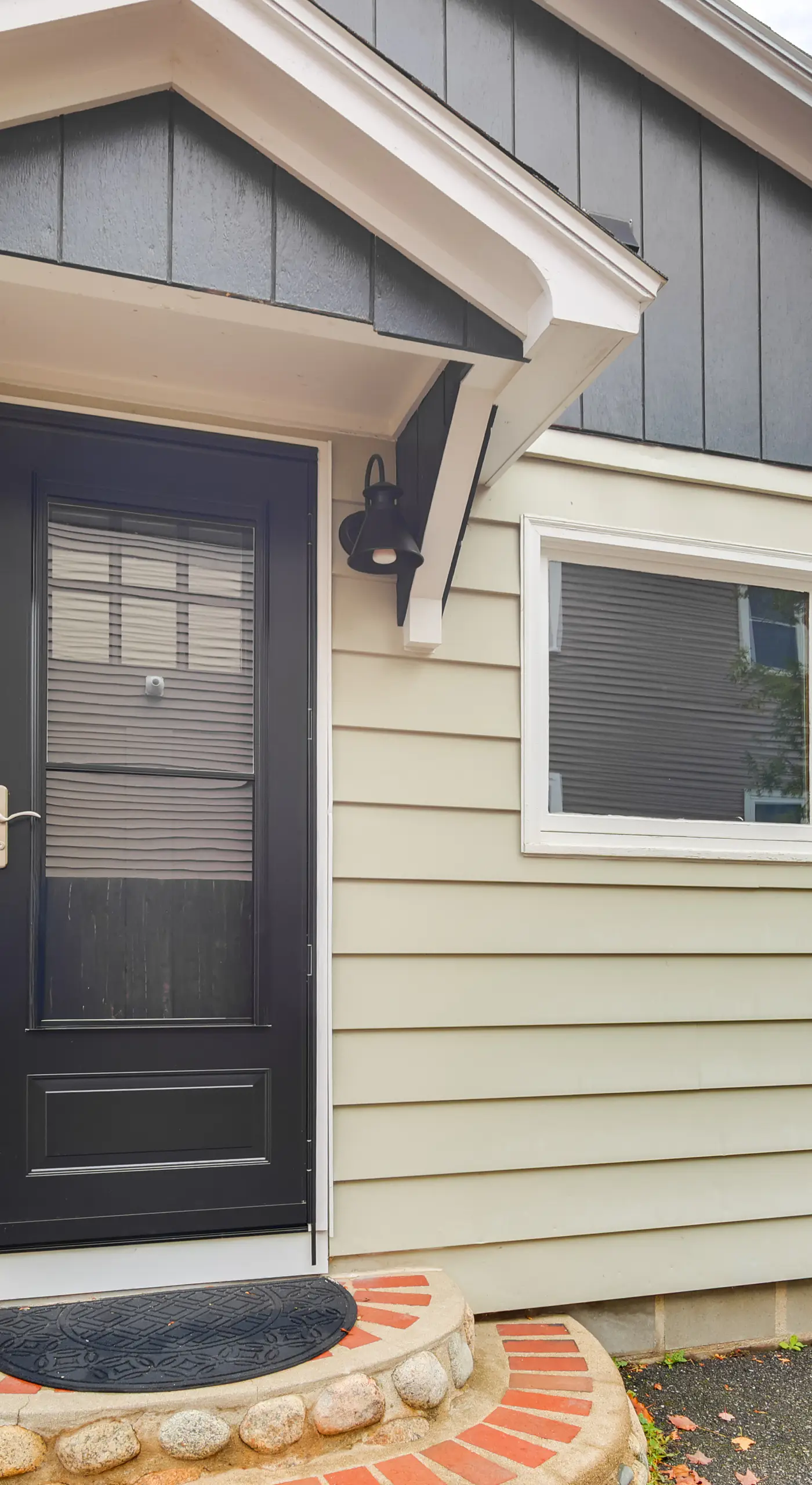 Comfortable Lincoln Home: Walk to Main Street!